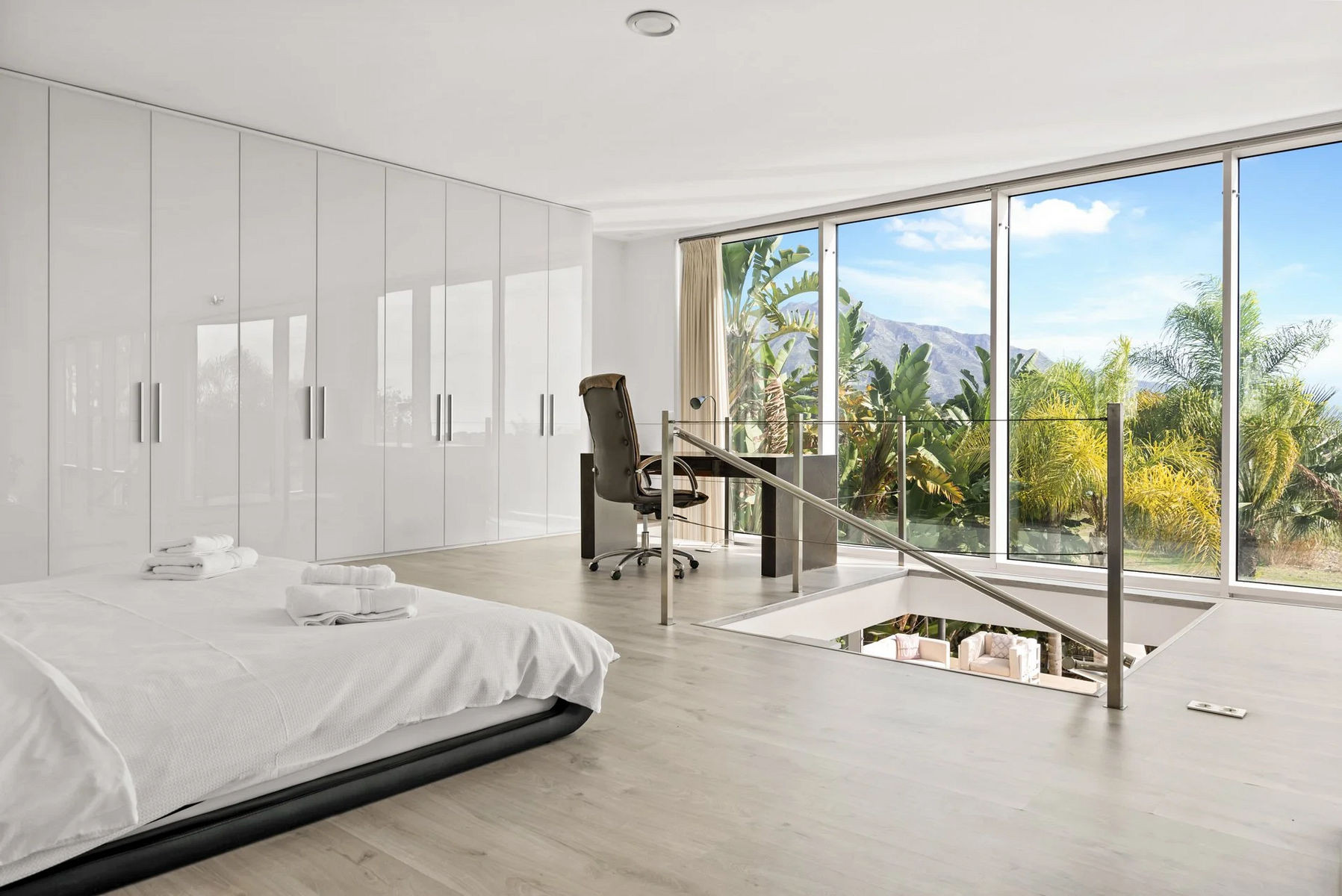 Image of Villa - 3 Bedrooms - 3 Bathrooms for Sale in Malaga-Benahavis-Spain, Image 5