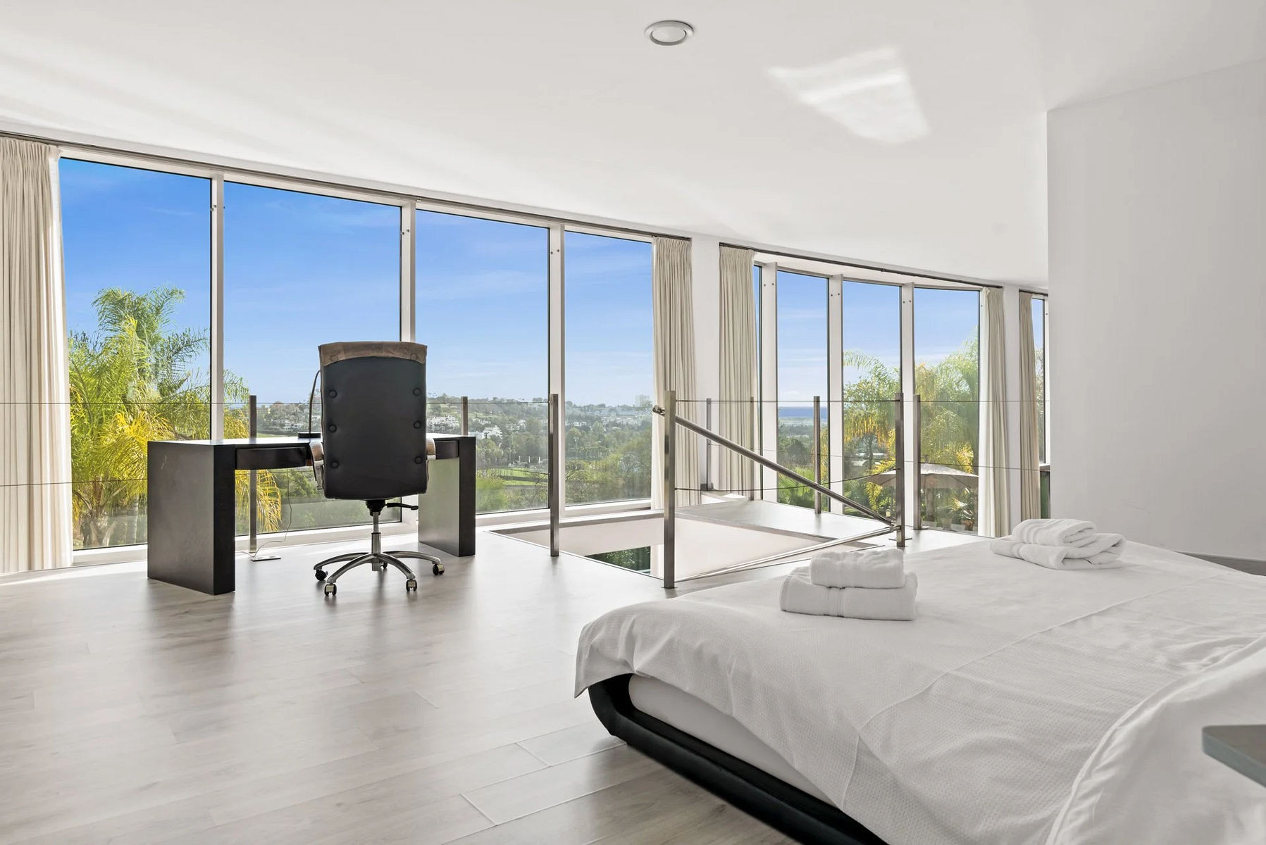 Image of Villa - 3 Bedrooms - 3 Bathrooms for Sale in Malaga-Benahavis-Spain, Image 4