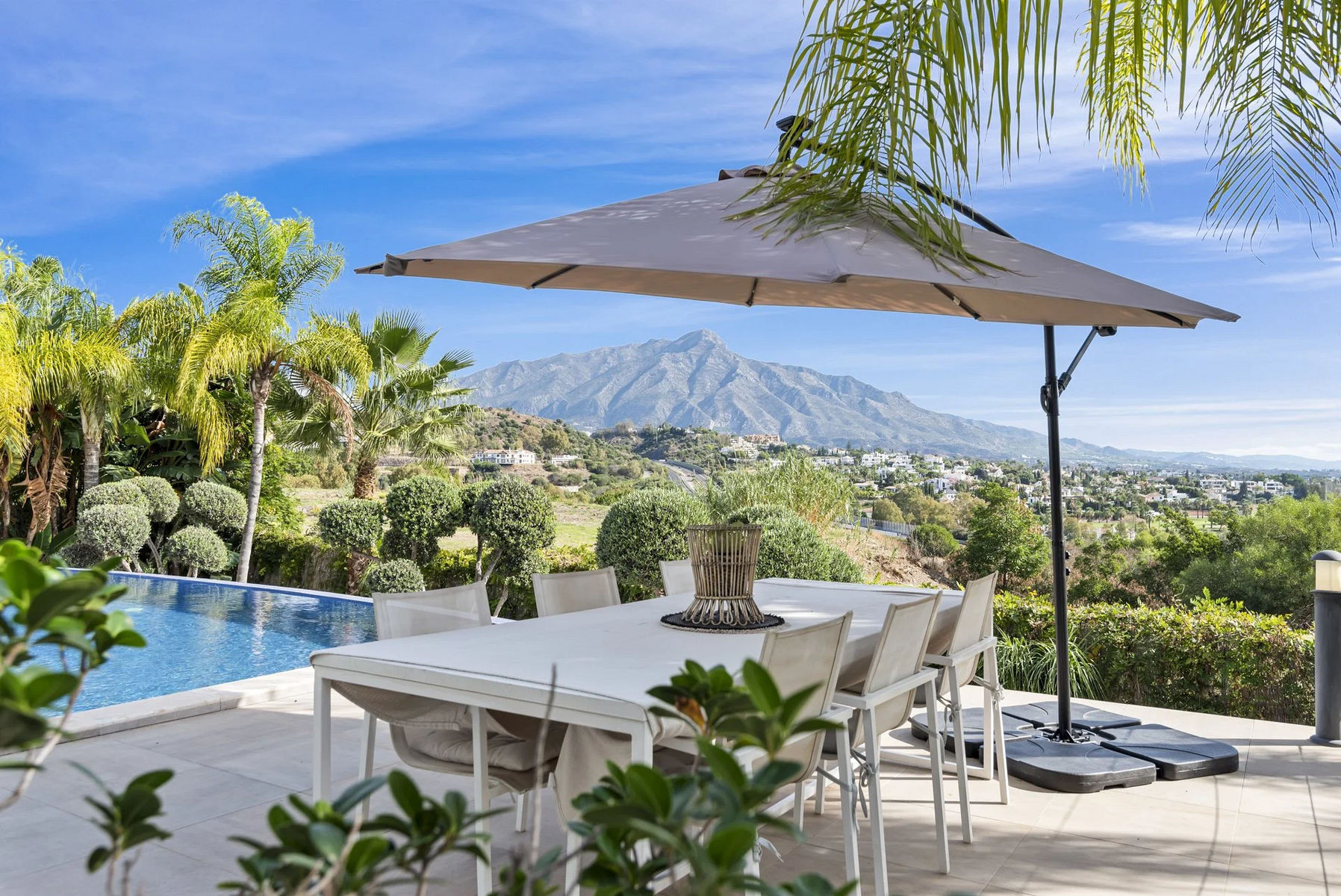 Image of Villa - 3 Bedrooms - 3 Bathrooms for Sale in Malaga-Benahavis-Spain, Image 2