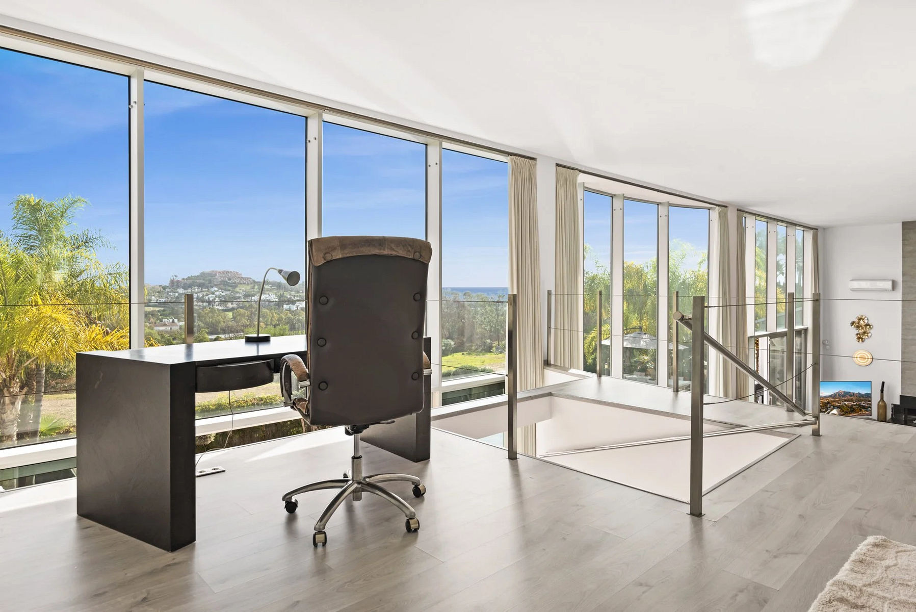  Image of Villa - 3 Bedrooms - 3 Bathrooms for sale in Malaga-Benahavis-Spain, Image 6