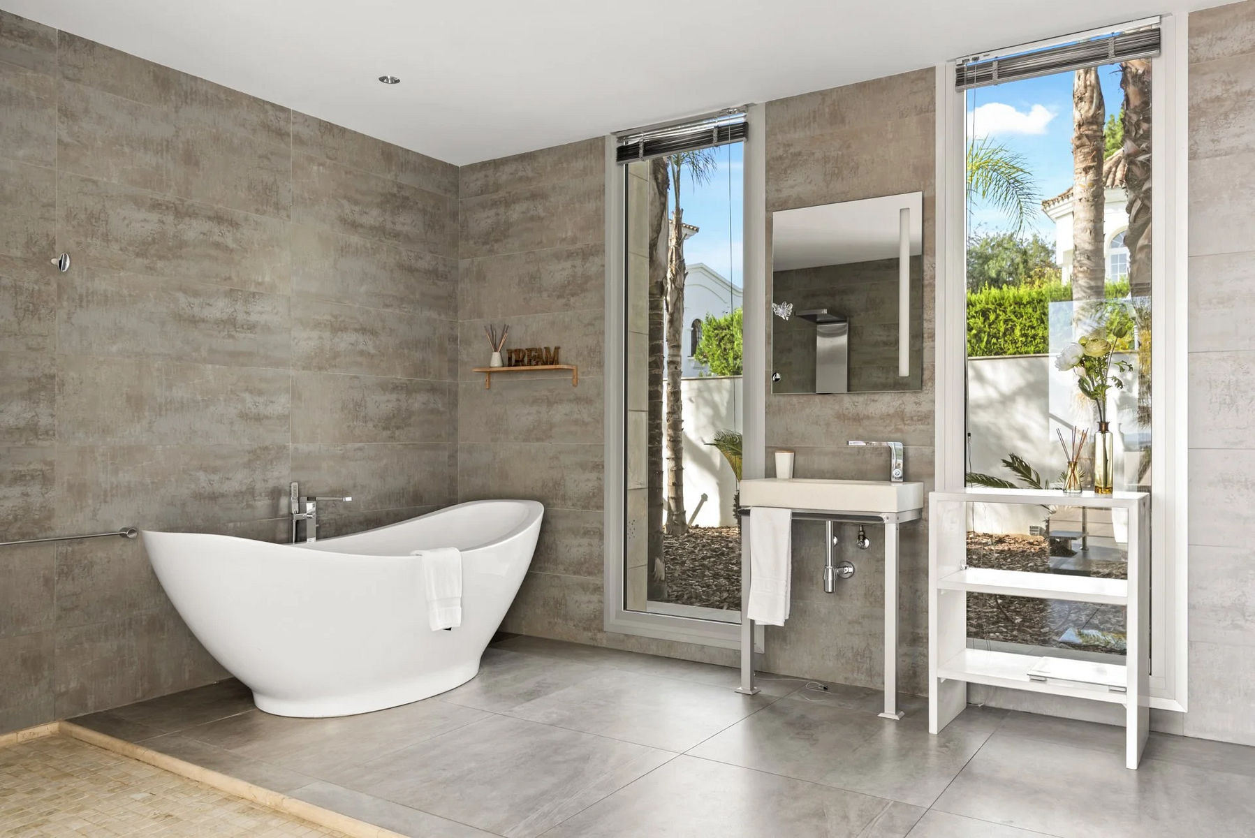  Image of Villa - 3 Bedrooms - 3 Bathrooms for sale in Malaga-Benahavis-Spain, Image 18