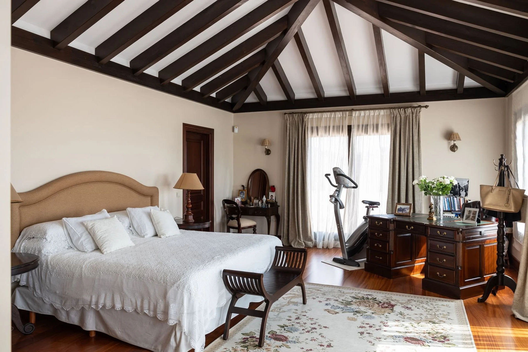  Image of Villa - 5 Bedrooms - 6 Bathrooms for sale in Malaga-Benahavis-Spain, Image 10