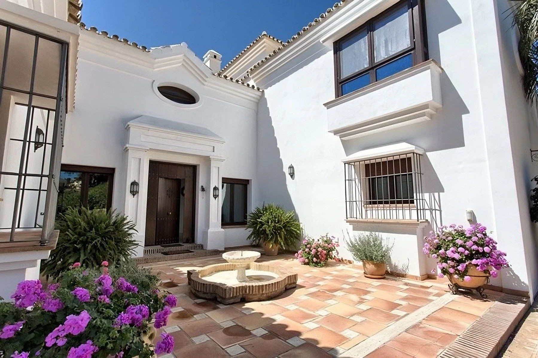  Image of Villa - 5 Bedrooms - 6 Bathrooms for sale in Malaga-Benahavis-Spain, Image 7