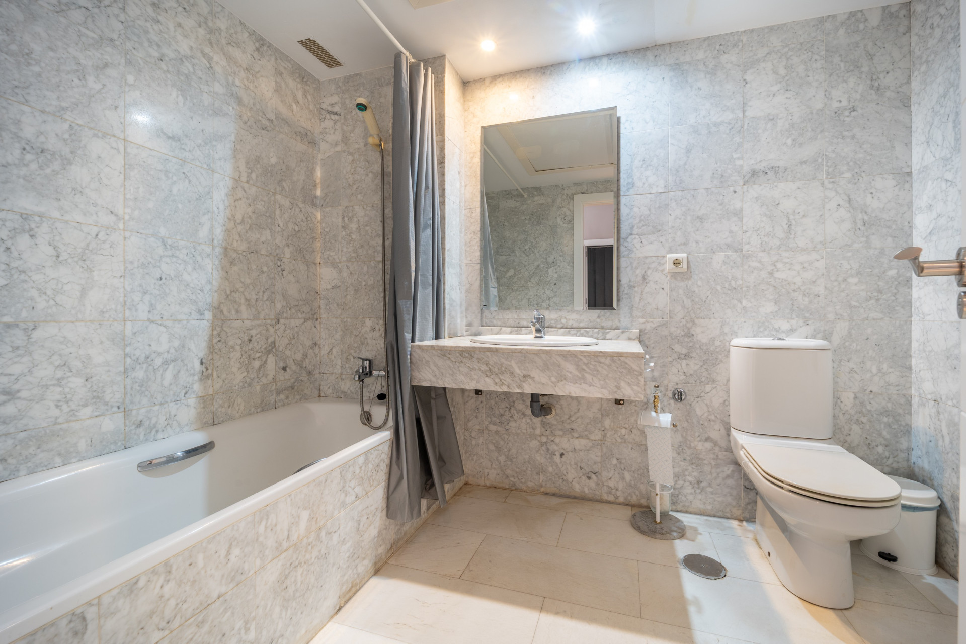  Image of Ground Floor Apartment - 2 Bedrooms - 2 Bathrooms for sale in Malaga-Marbella-Spain, Image 13