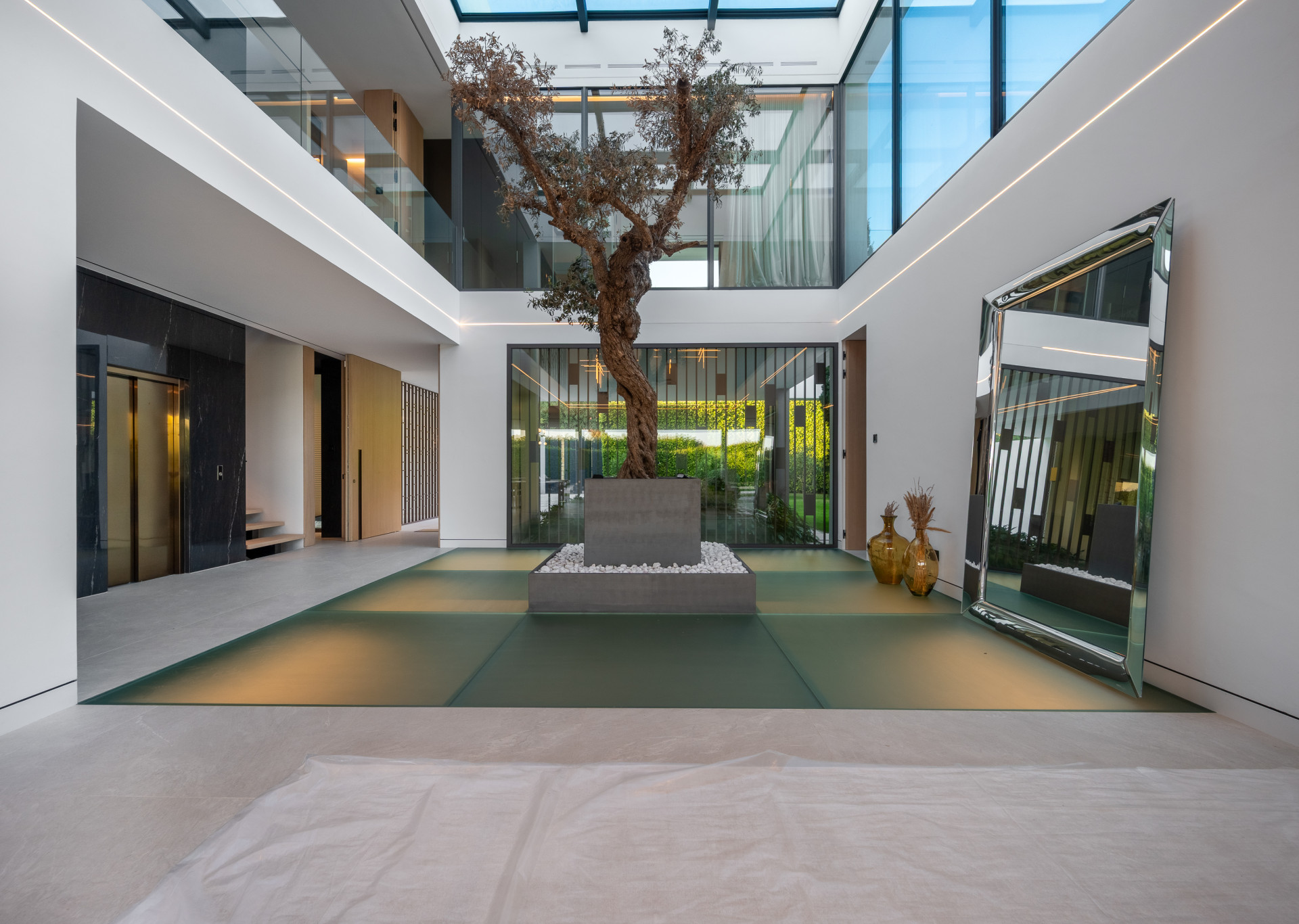 Image of Villa - 5 Bedrooms - 5 Bathrooms for Sale in Malaga-Marbella-Spain, Image 5