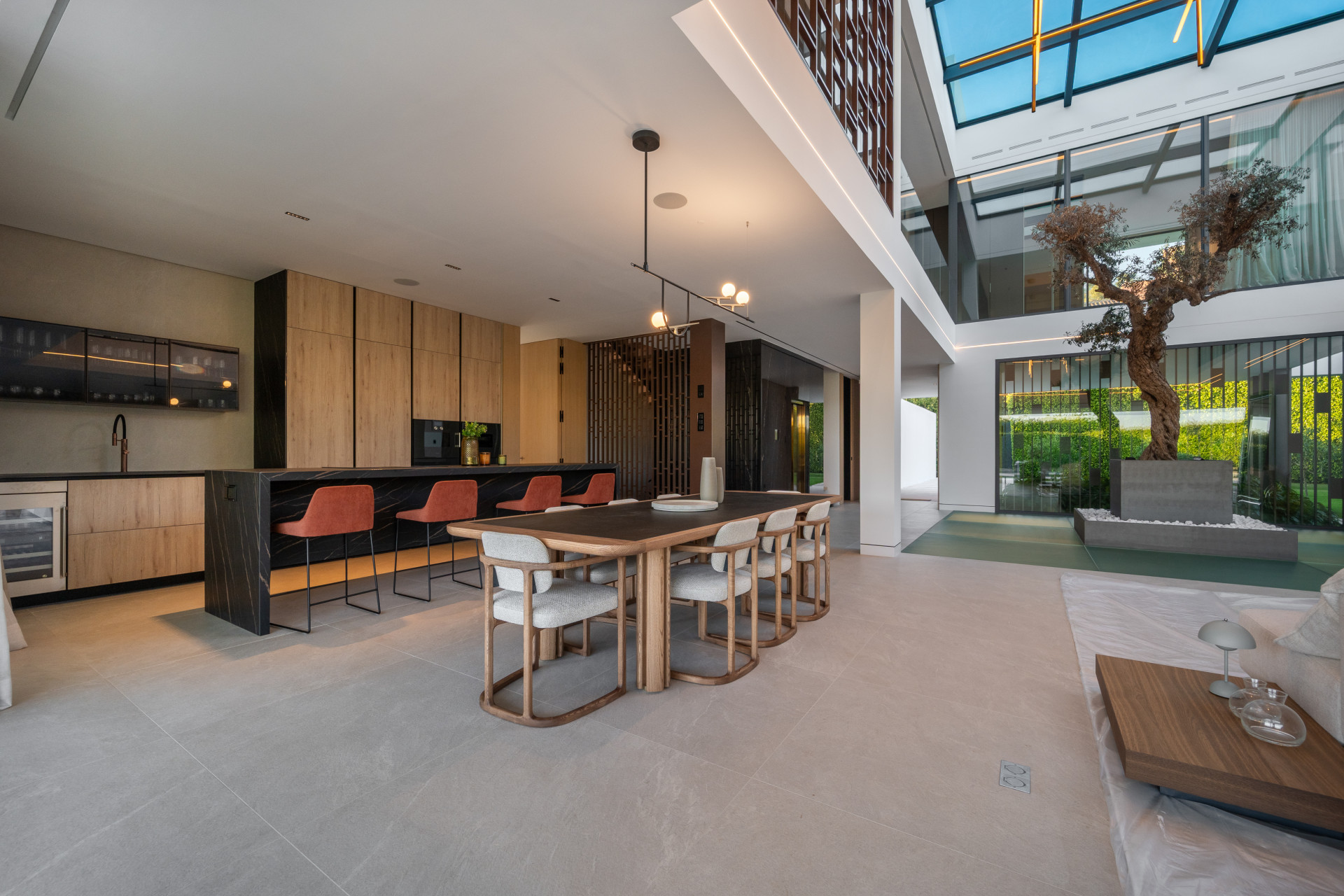Image of Villa - 5 Bedrooms - 5 Bathrooms for Sale in Malaga-Marbella-Spain, Image 1
