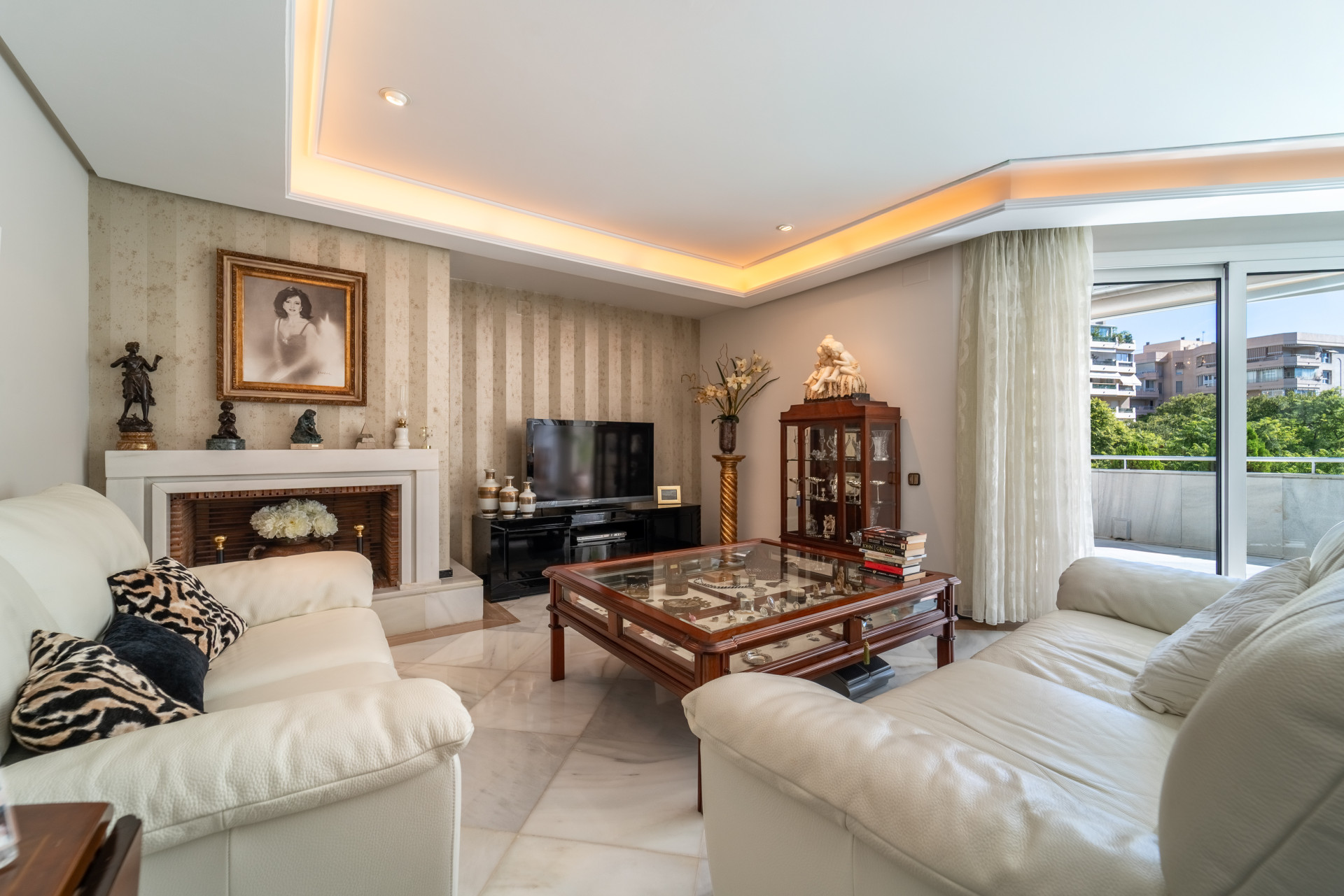Image of Apartment - 4 Bedrooms - 3 Bathrooms for Sale in Malaga-Marbella-Spain, Image 3