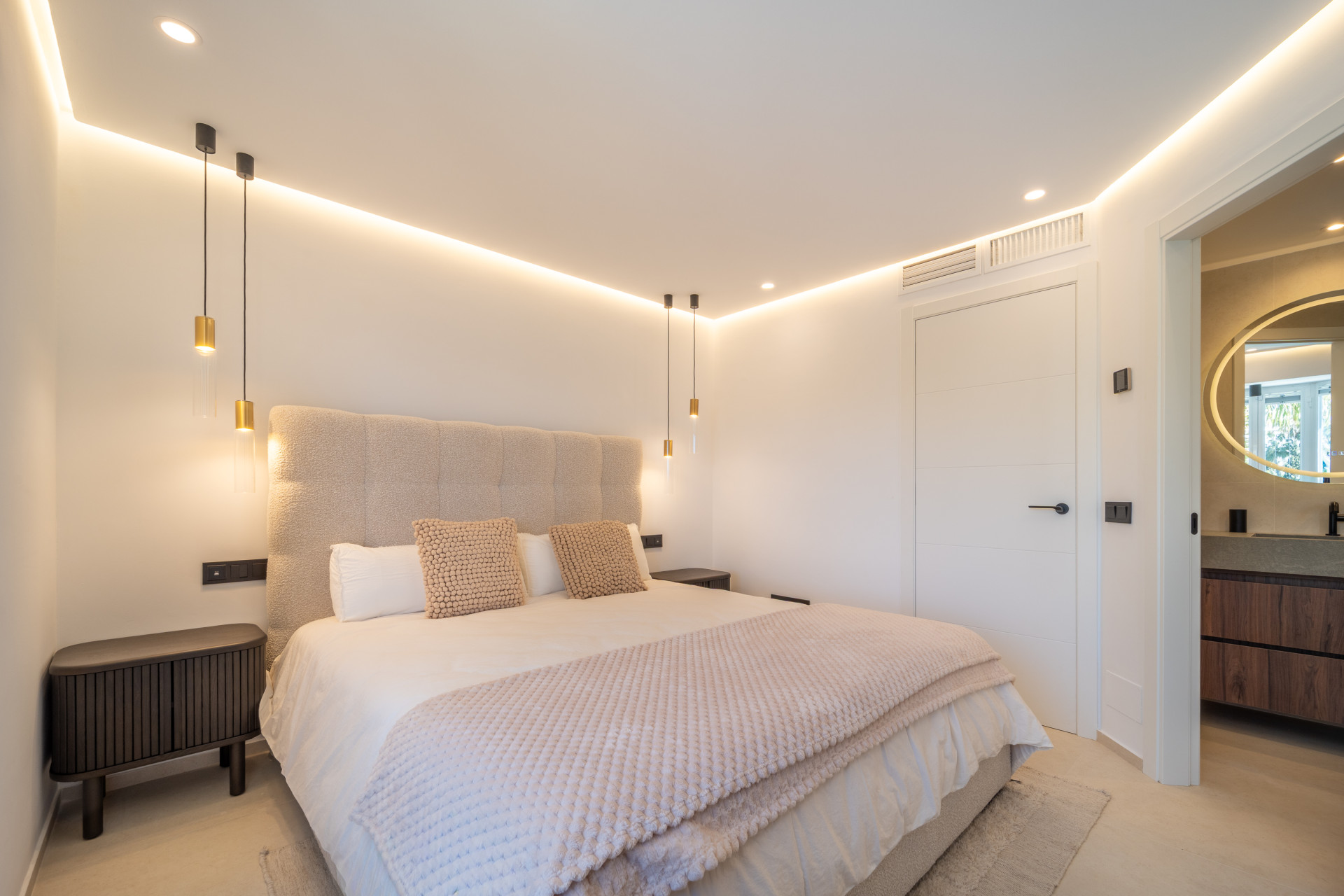  Image of Town House - 3 Bedrooms - 3 Bathrooms for sale in Malaga-Marbella-Spain, Image 8