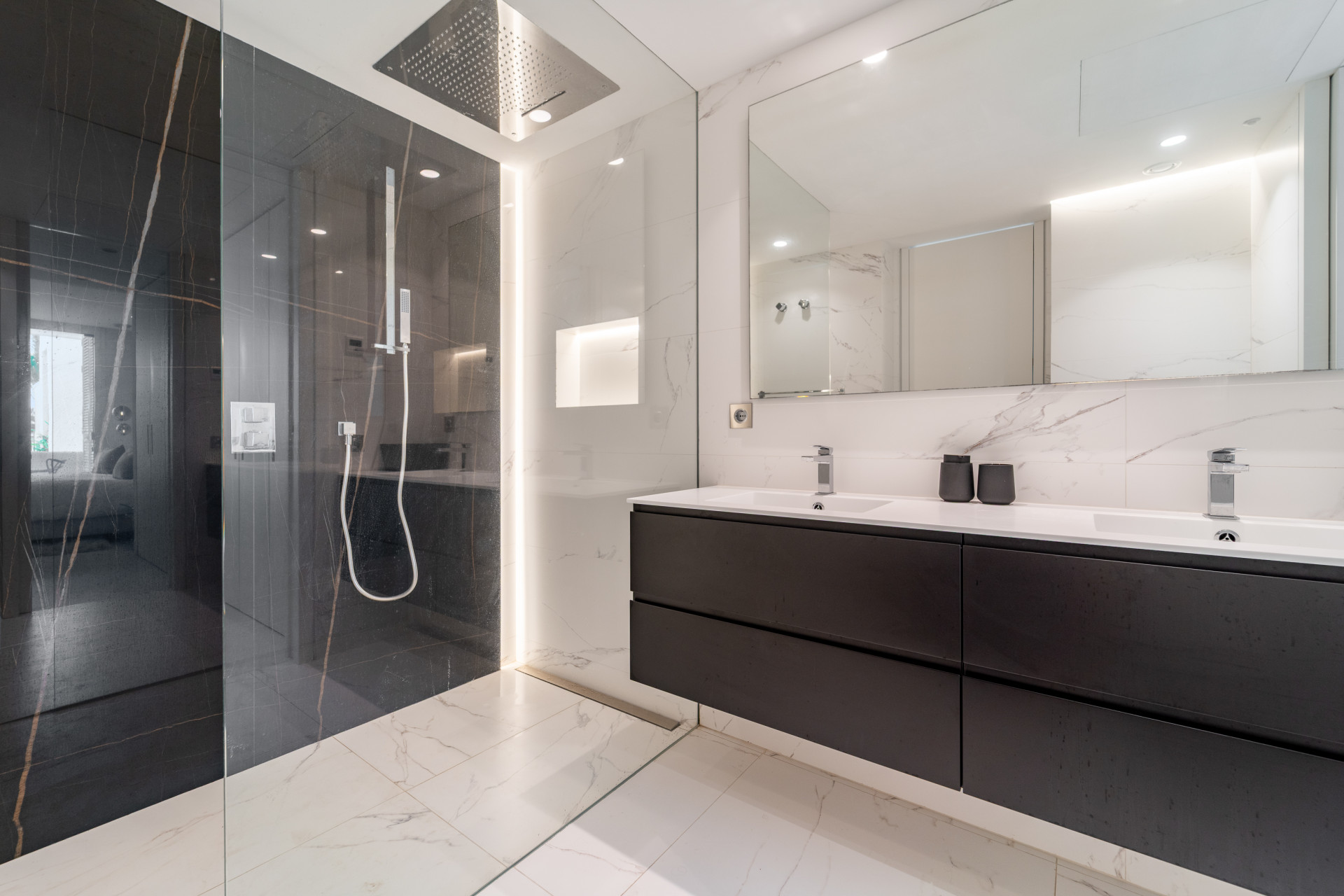  Image of Apartment - 3 Bedrooms - 3 Bathrooms for sale in Malaga-Marbella-Spain, Image 9