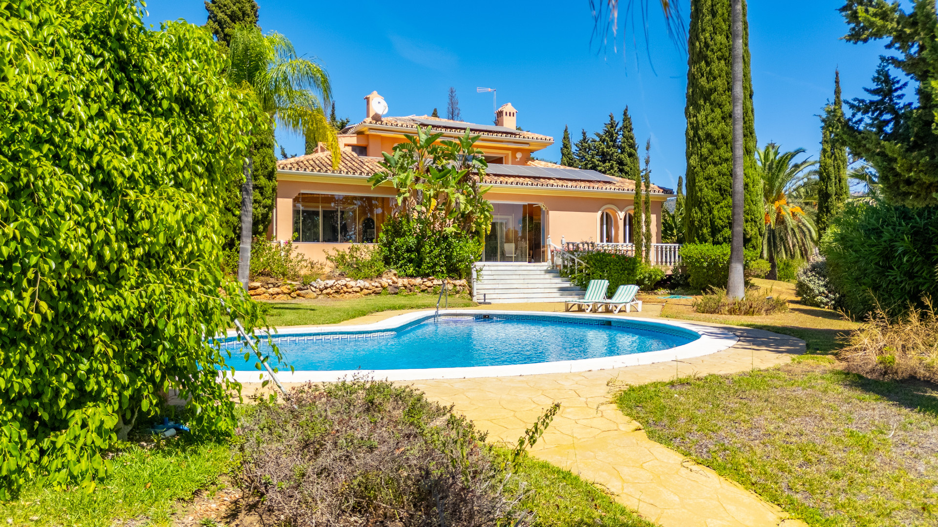 Image of Villa - 4 Bedrooms - 3 Bathrooms for Sale in Malaga-Marbella-Spain, Image 2