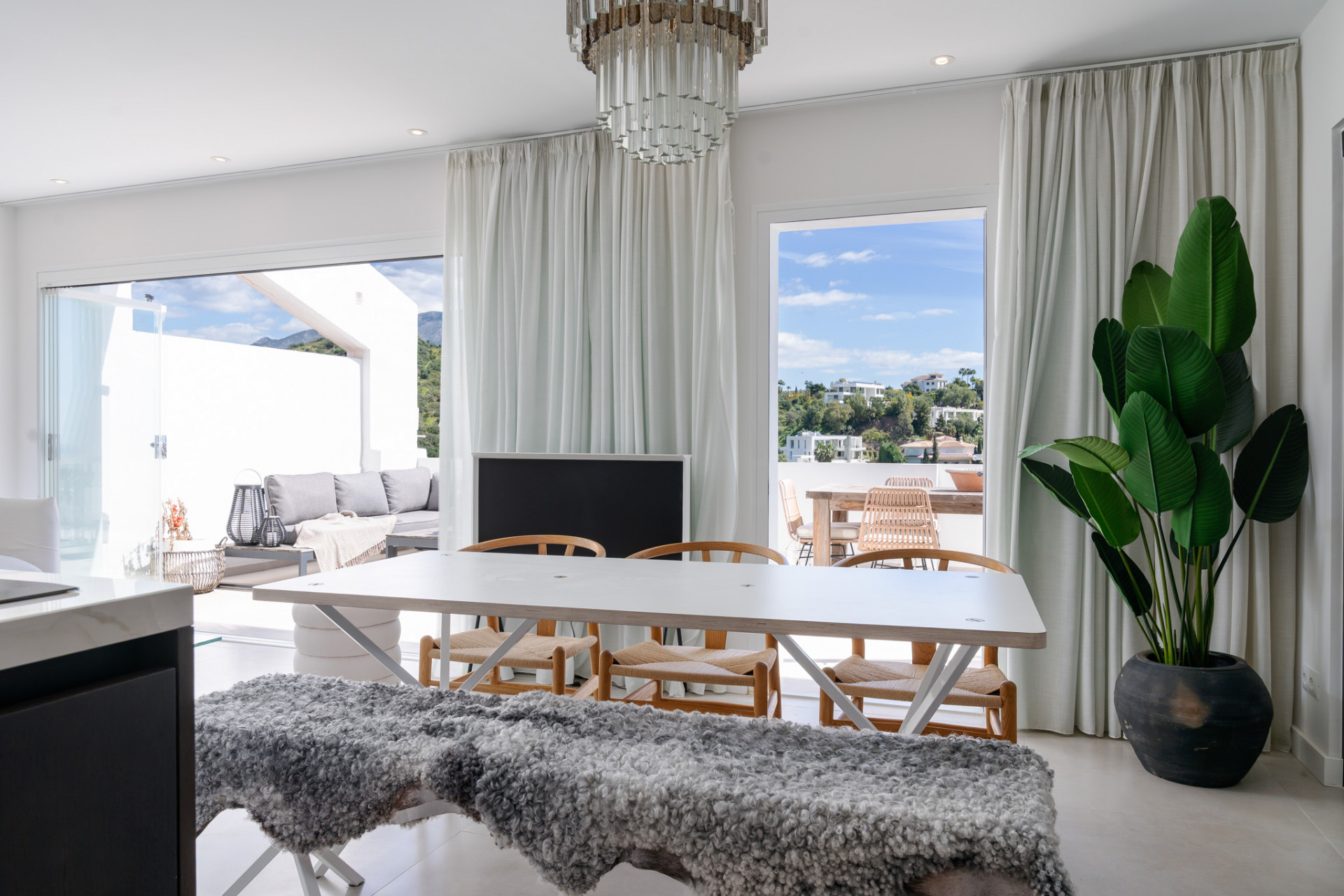  Image of Penthouse - 3 Bedrooms - 2 Bathrooms for sale in Malaga-Benahavis-Spain, Image 16