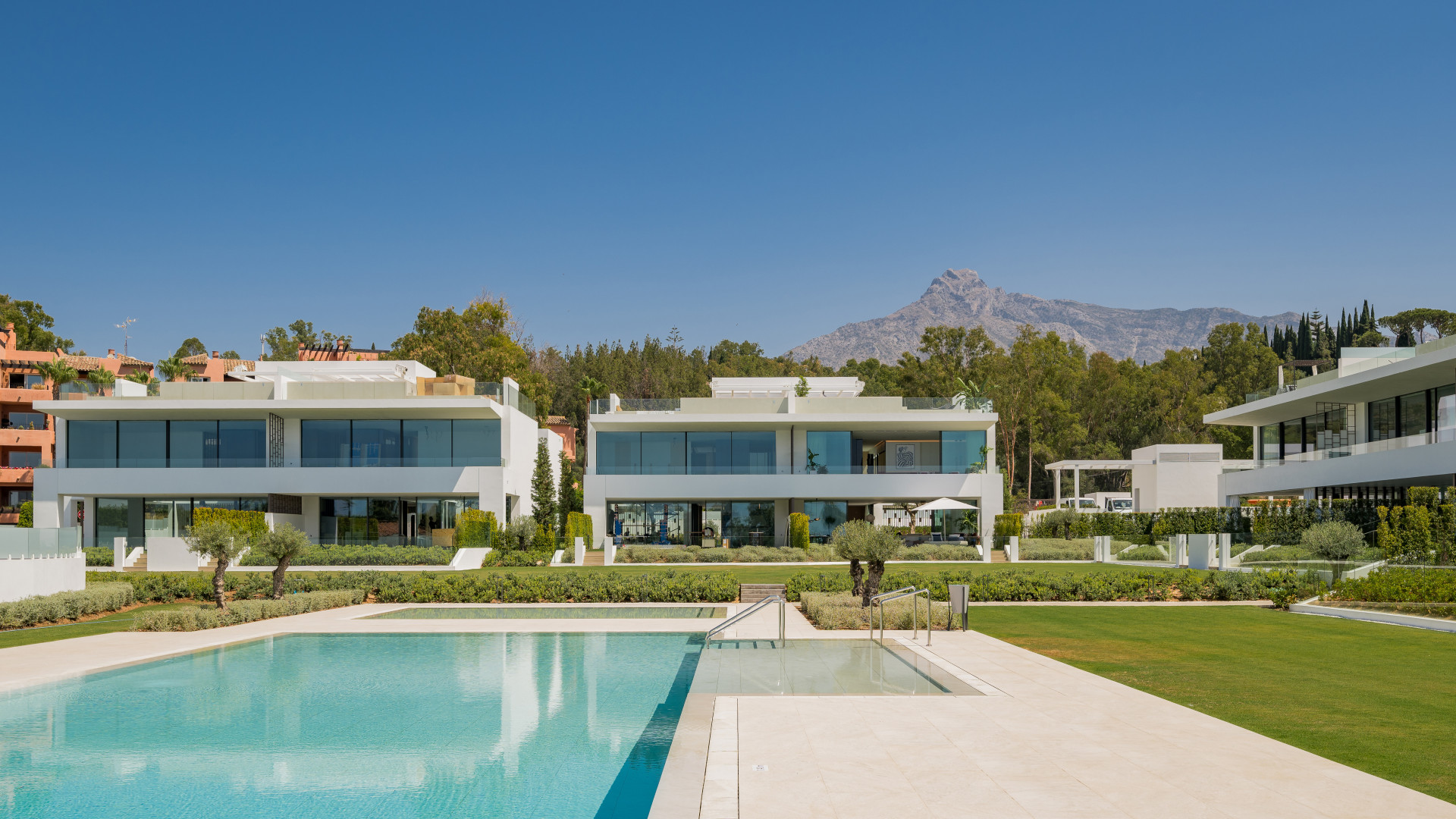  Image of Semi Detached Villa - 4 Bedrooms - 4 Bathrooms for sale in Malaga-Marbella-Spain, Image 7