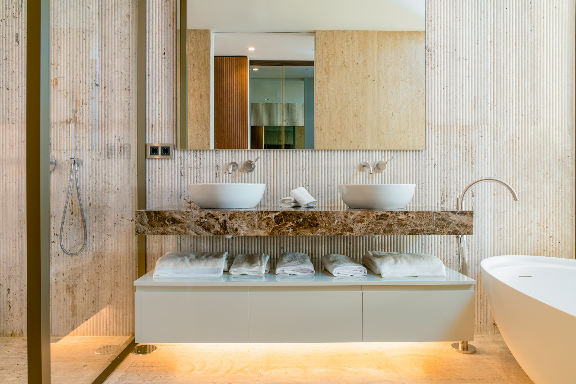  Image of Ground Floor Apartment - 4 Bedrooms - 4 Bathrooms for sale in Malaga-Marbella-Spain, Image 16