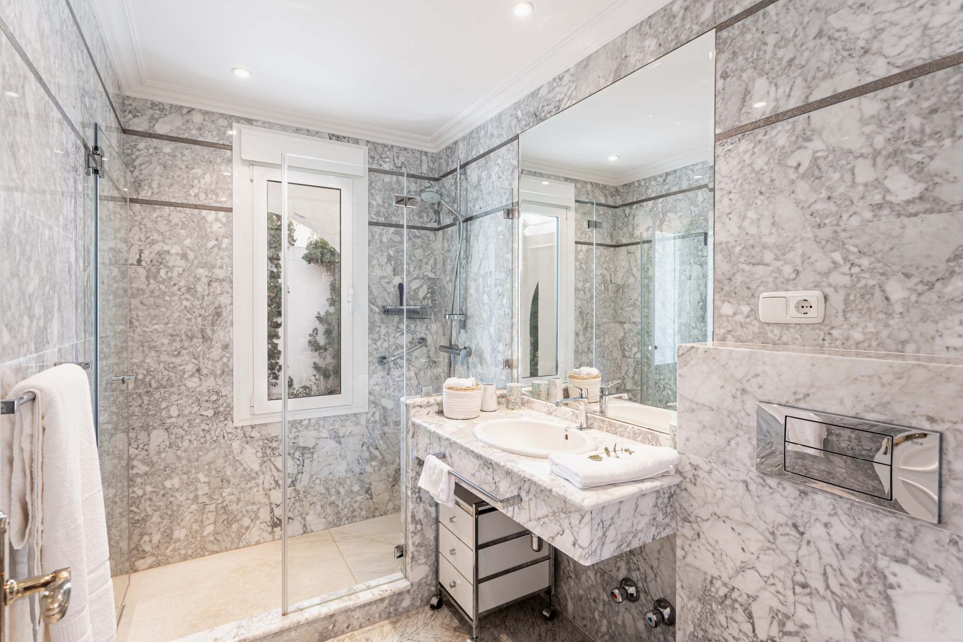  Image of Villa - 5 Bedrooms - 5 Bathrooms for sale in Malaga-Marbella-Spain, Image 17