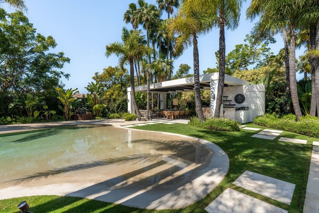 Image of Villa - 6 Bedrooms - 6 Bathrooms for Sale in Malaga-Marbella-Spain, Image 5