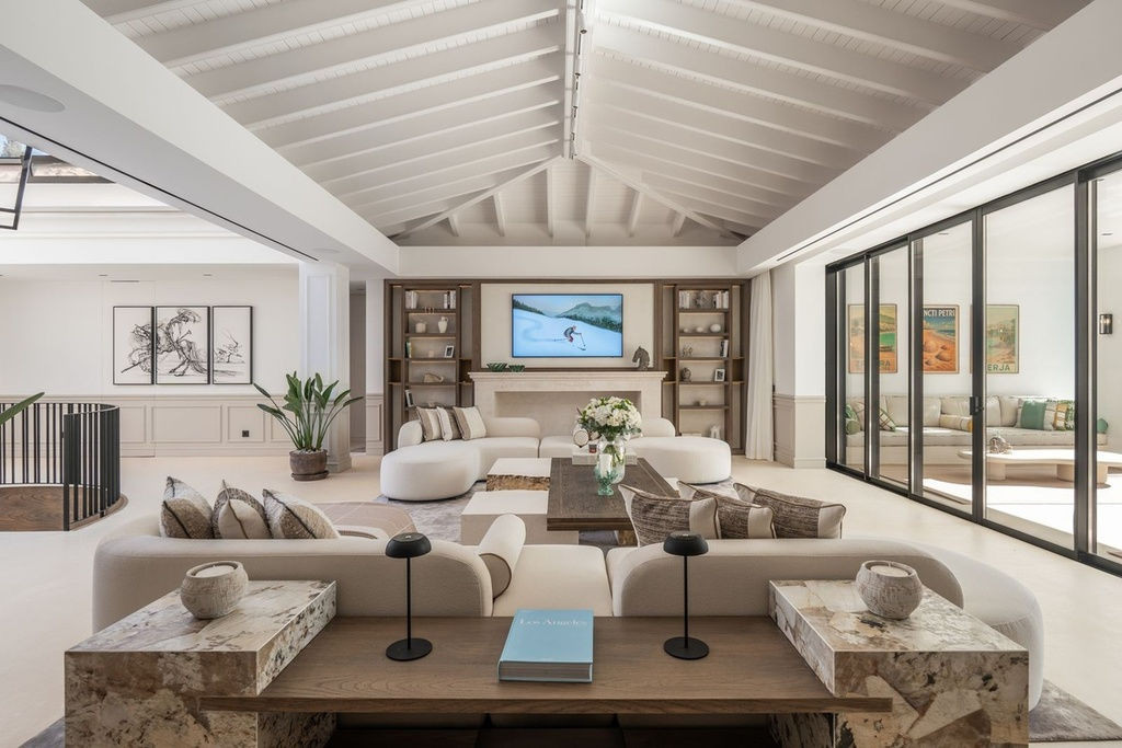  Image of Villa - 6 Bedrooms - 6 Bathrooms for sale in Malaga-Marbella-Spain, Image 7