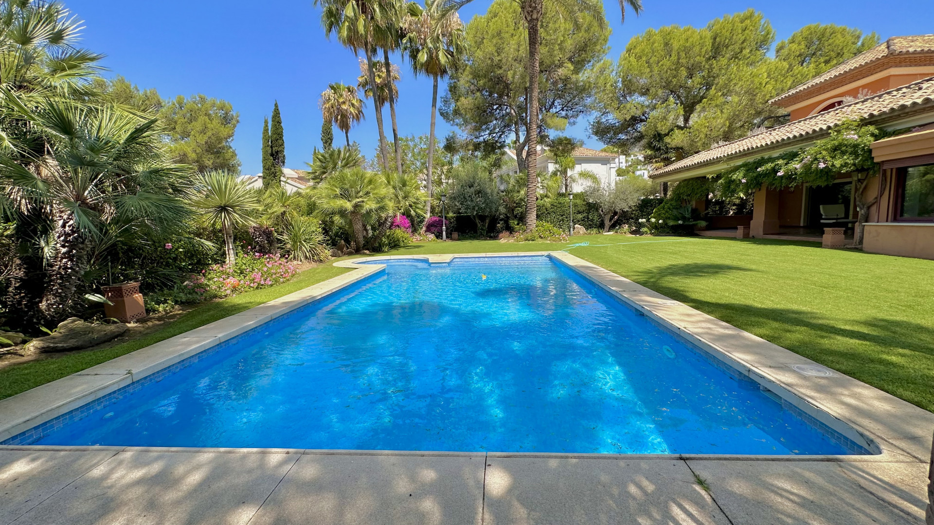 Image of Villa - 4 Bedrooms - 4 Bathrooms for Sale in Malaga-Marbella-Spain, Image 3