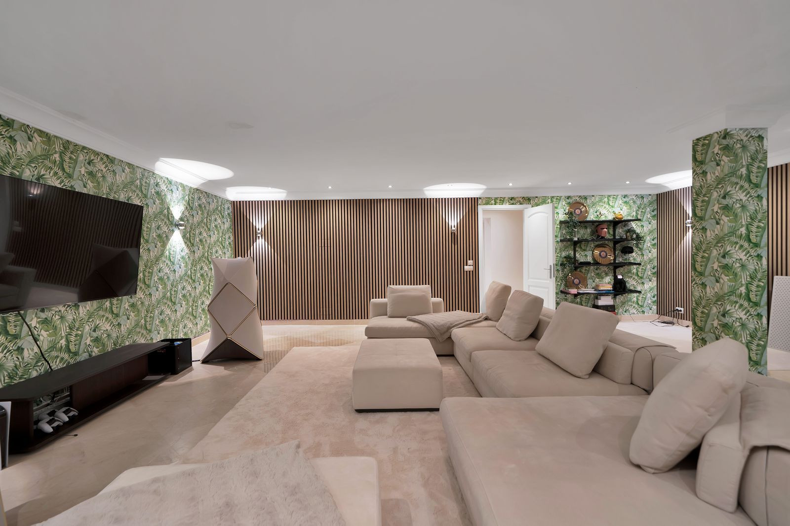  Image of Villa - 5 Bedrooms - 5 Bathrooms for sale in Malaga-Benahavis-Spain, Image 35