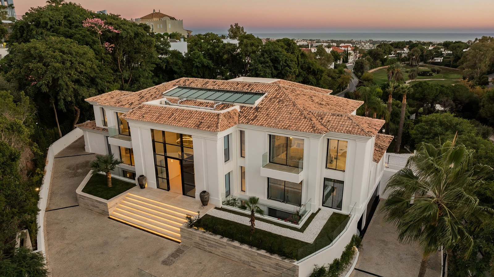 Image of Villa - 7 Bedrooms - 8 Bathrooms for Sale in Malaga-Benahavis-Spain, Image 1