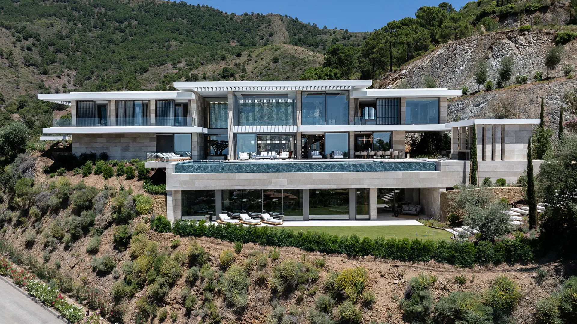  Image of Villa - 5 Bedrooms - 5 Bathrooms for sale in Malaga-Benahavis-Spain, Image 11