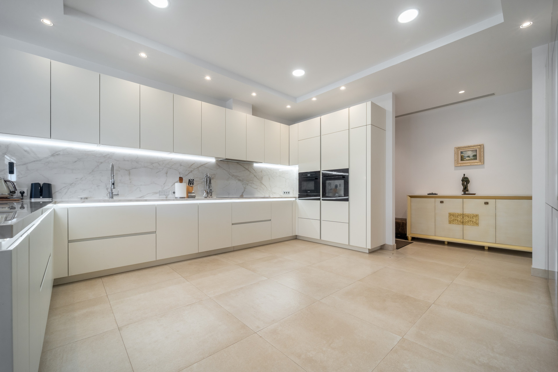 Image of Villa - 7 Bedrooms - 7 Bathrooms for Sale in Malaga-Estepona-Spain, Image 5