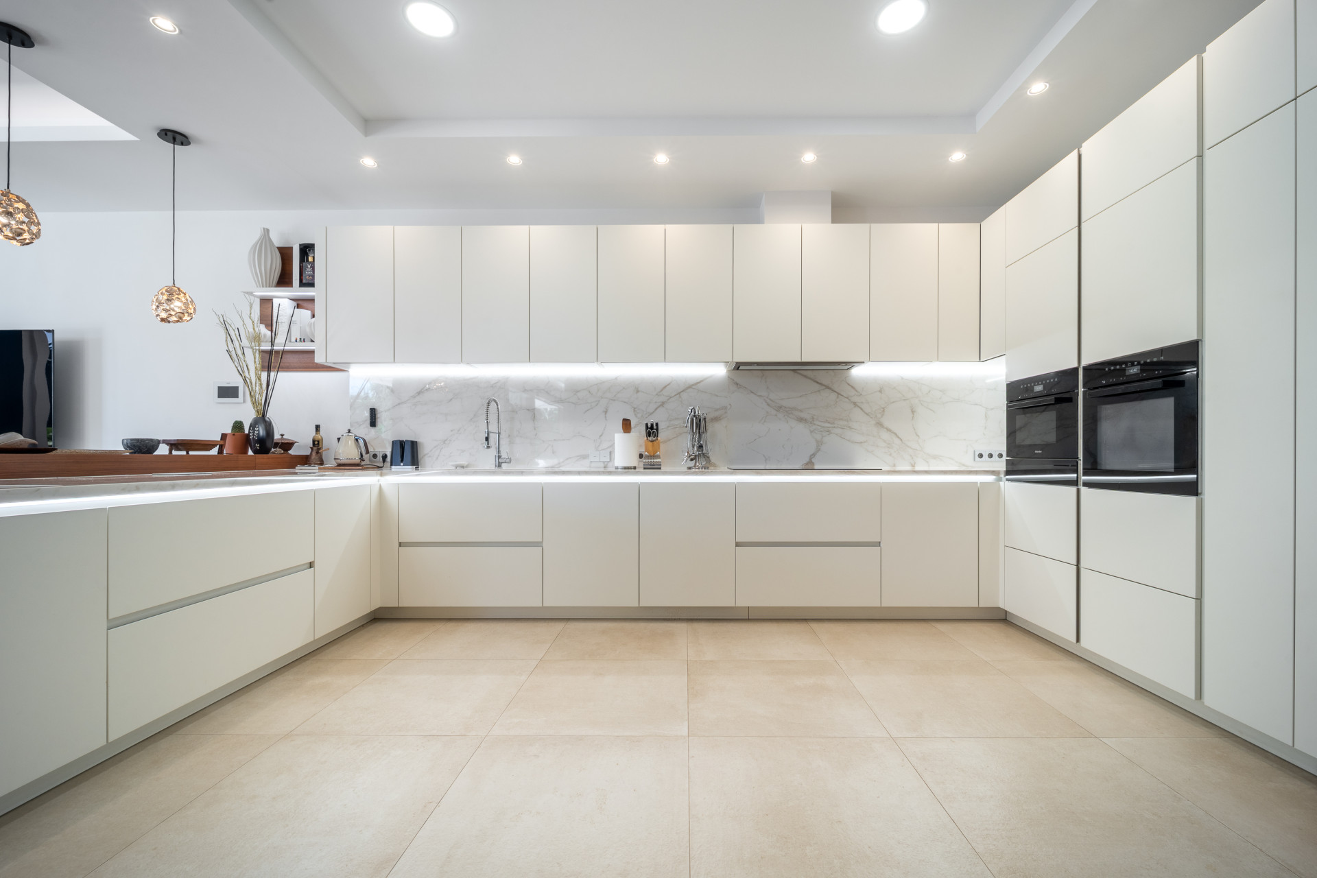  Image of Villa - 7 Bedrooms - 7 Bathrooms for sale in Malaga-Estepona-Spain, Image 6