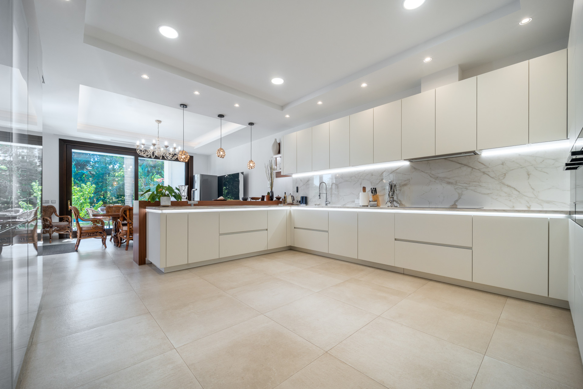  Image of Villa - 7 Bedrooms - 7 Bathrooms for sale in Malaga-Estepona-Spain, Image 7
