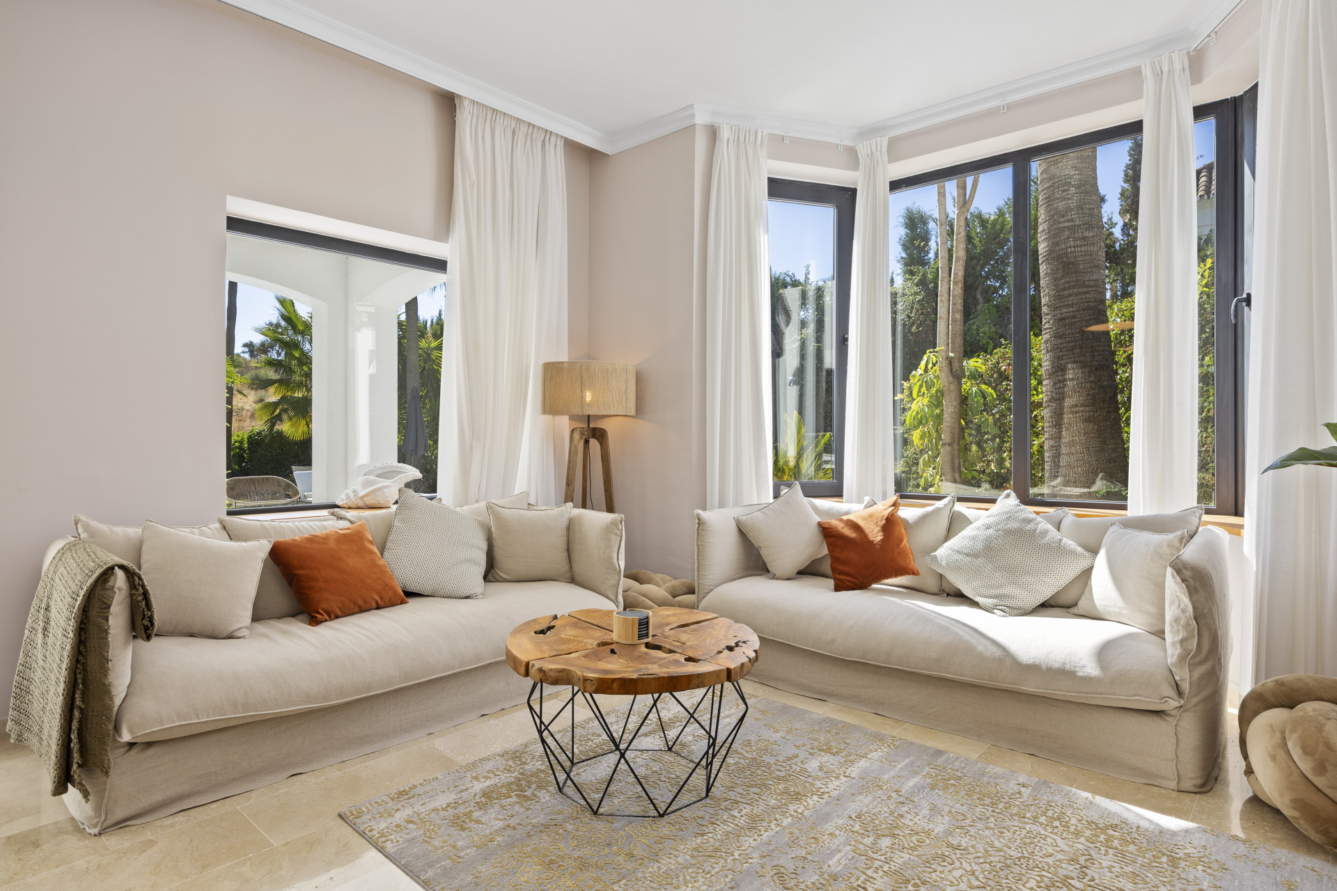  Image of Villa - 5 Bedrooms - 4 Bathrooms for sale in Malaga-Benahavis-Spain, Image 7