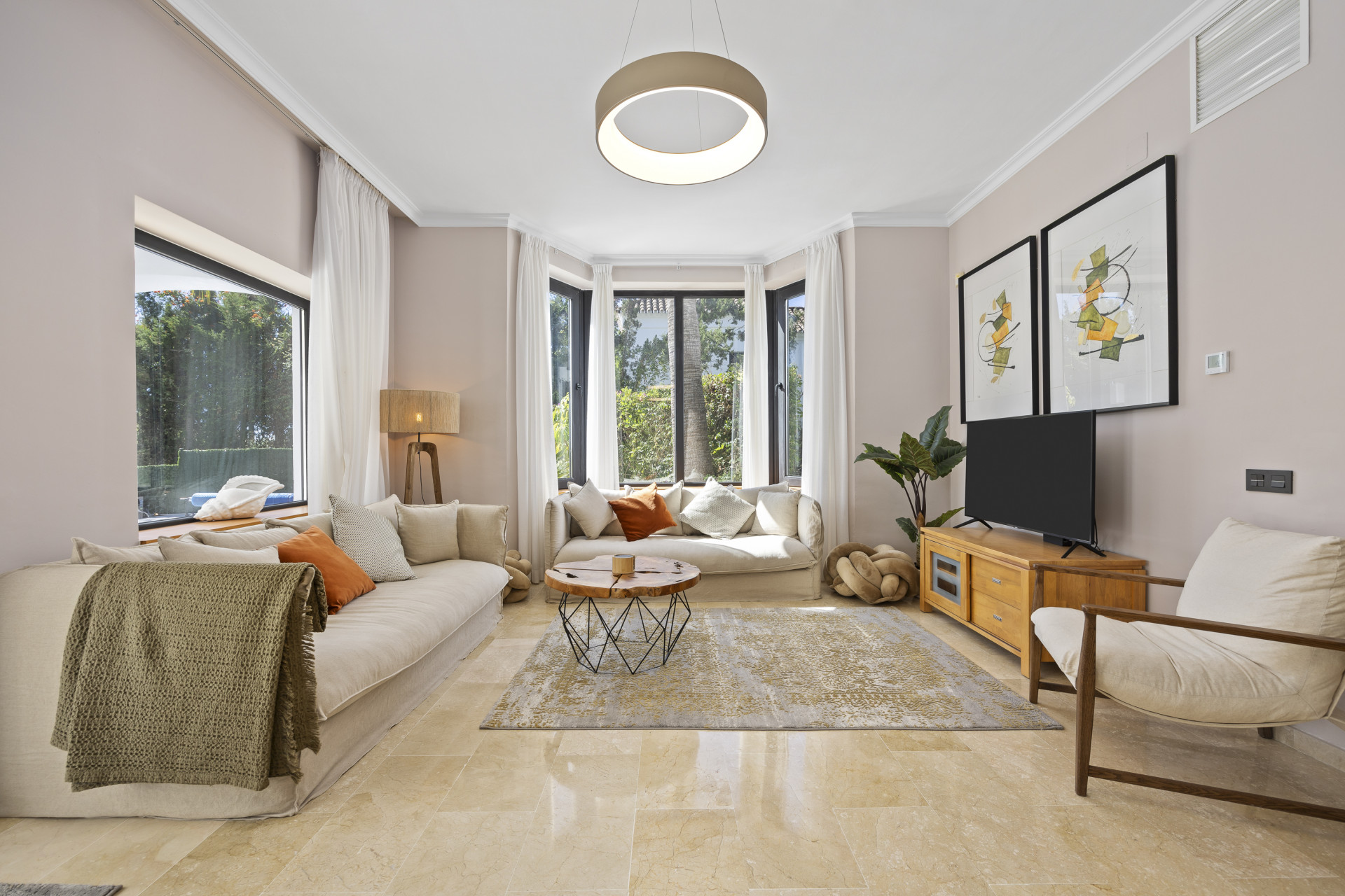  Image of Villa - 5 Bedrooms - 4 Bathrooms for sale in Malaga-Benahavis-Spain, Image 6