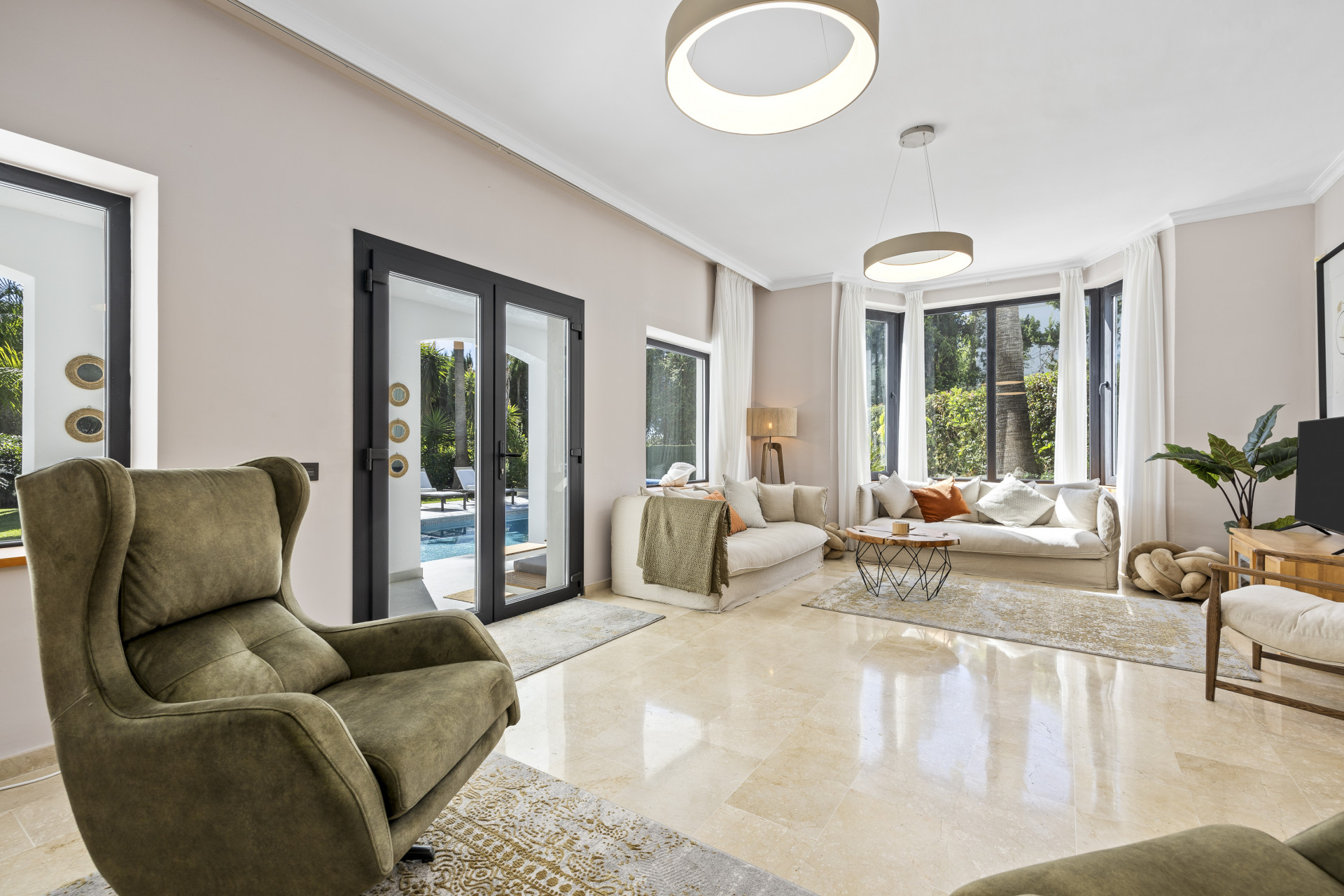  Image of Villa - 5 Bedrooms - 4 Bathrooms for sale in Malaga-Benahavis-Spain, Image 8