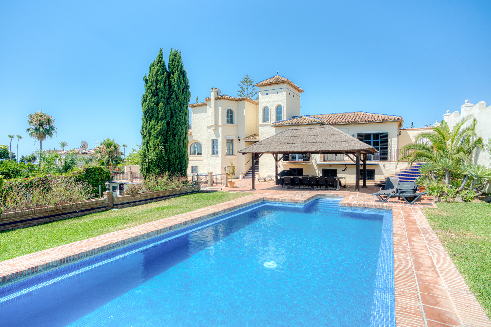 Image of Villa - 7 Bedrooms - 4 Bathrooms for Sale in Malaga-Estepona-Spain, Image 1