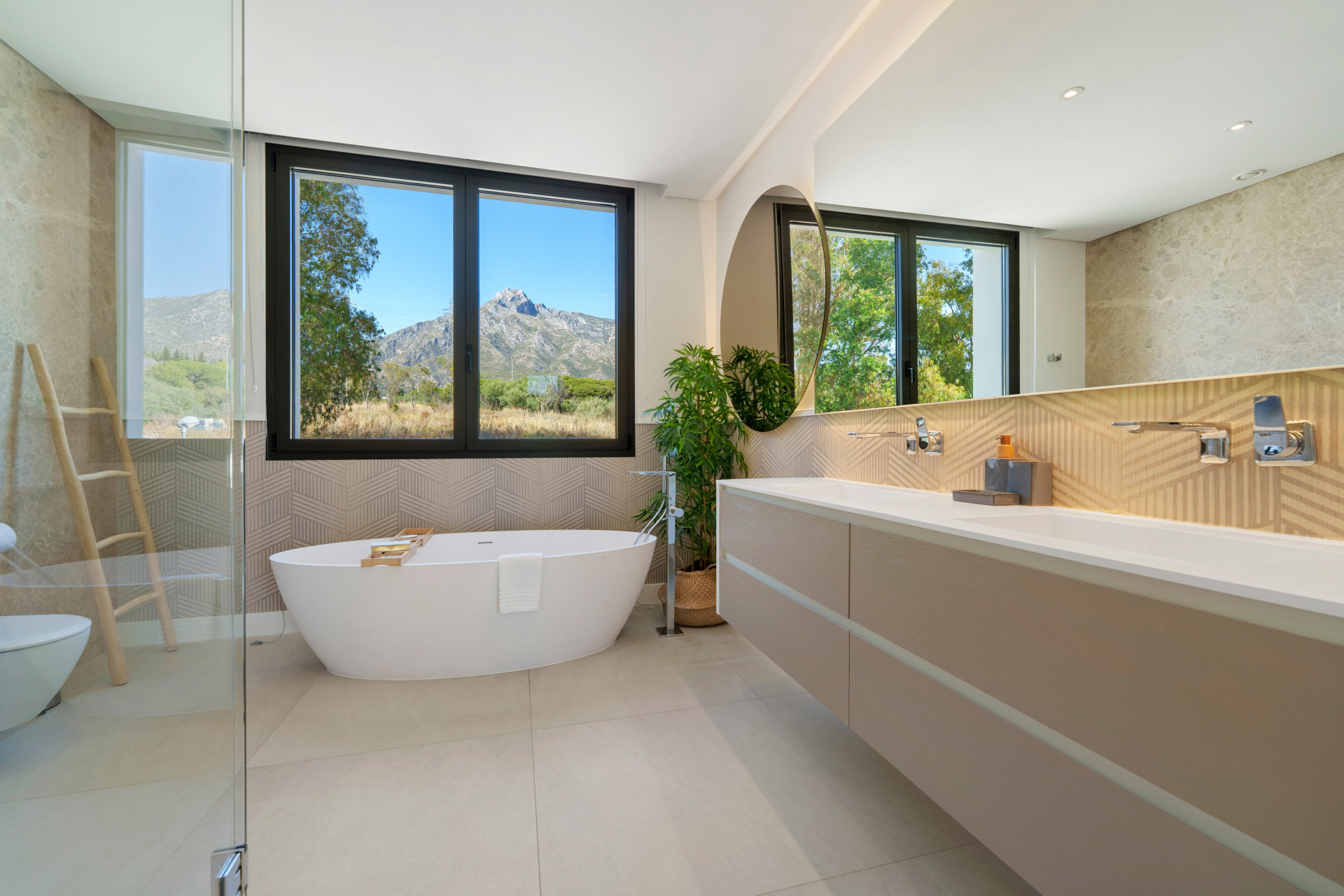  Image of Villa - 6 Bedrooms - 6 Bathrooms for sale in Malaga-Marbella-Spain, Image 24