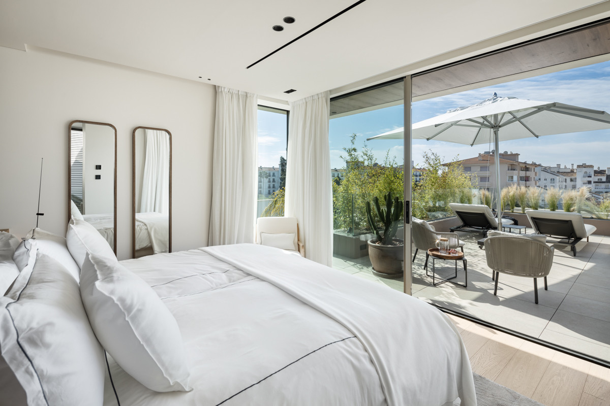  Image of Villa - 5 Bedrooms - 5 Bathrooms for sale in Malaga-Marbella-Spain, Image 9