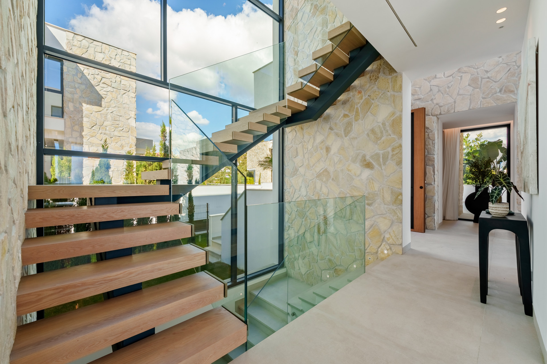  Image of Villa - 5 Bedrooms - 5 Bathrooms for sale in Malaga-Benahavis-Spain, Image 16