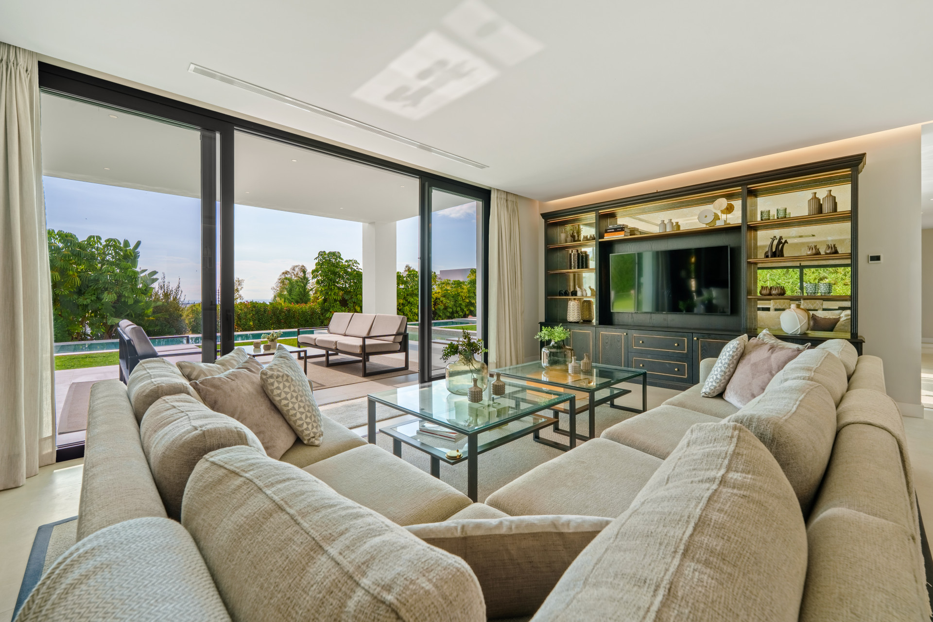 Image of Villa - 6 Bedrooms - 5 Bathrooms for Sale in Malaga-Benahavis-Spain, Image 3