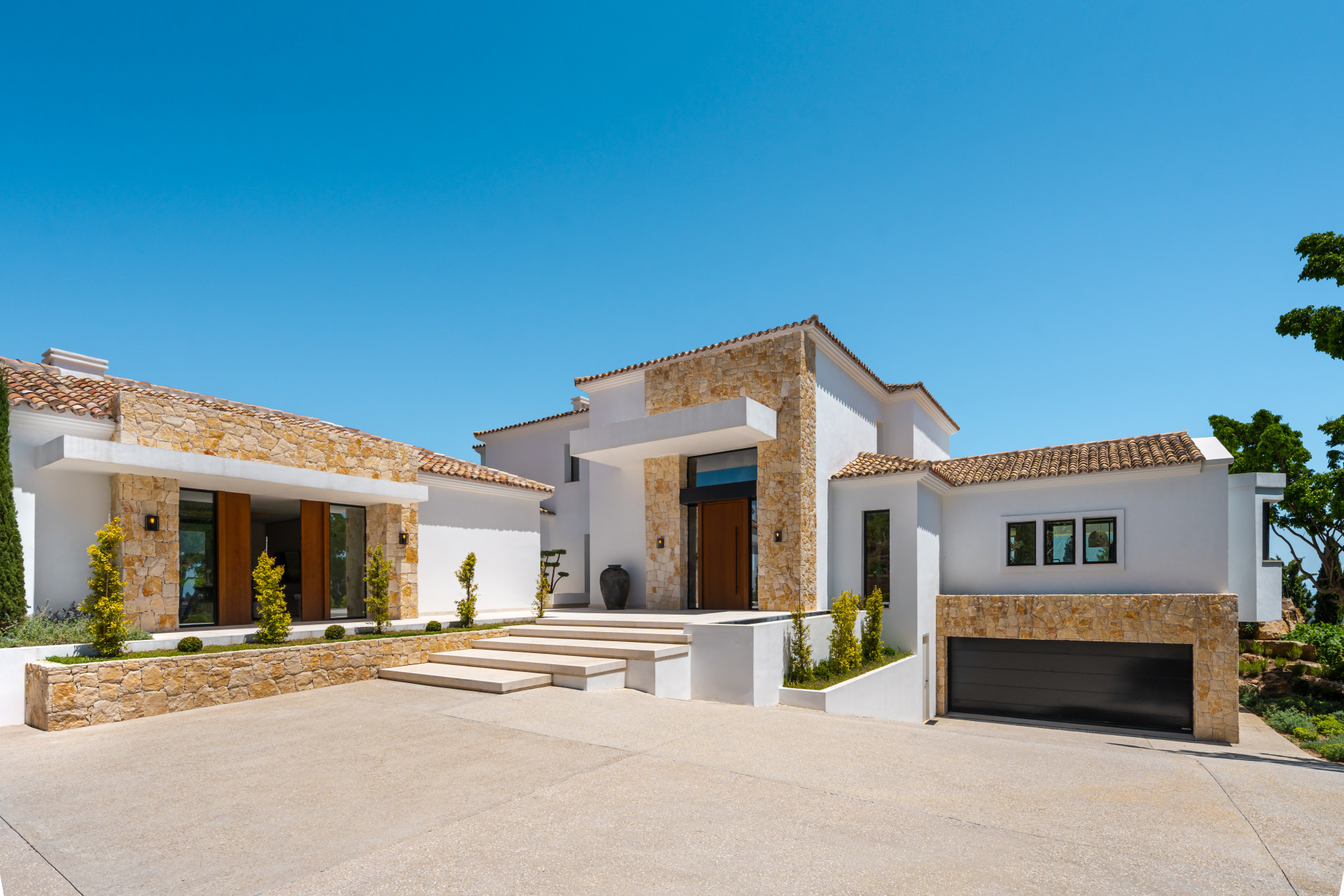 Image of Villa - 8 Bedrooms - 9 Bathrooms for Sale in Malaga-Benahavis-Spain, Image 3