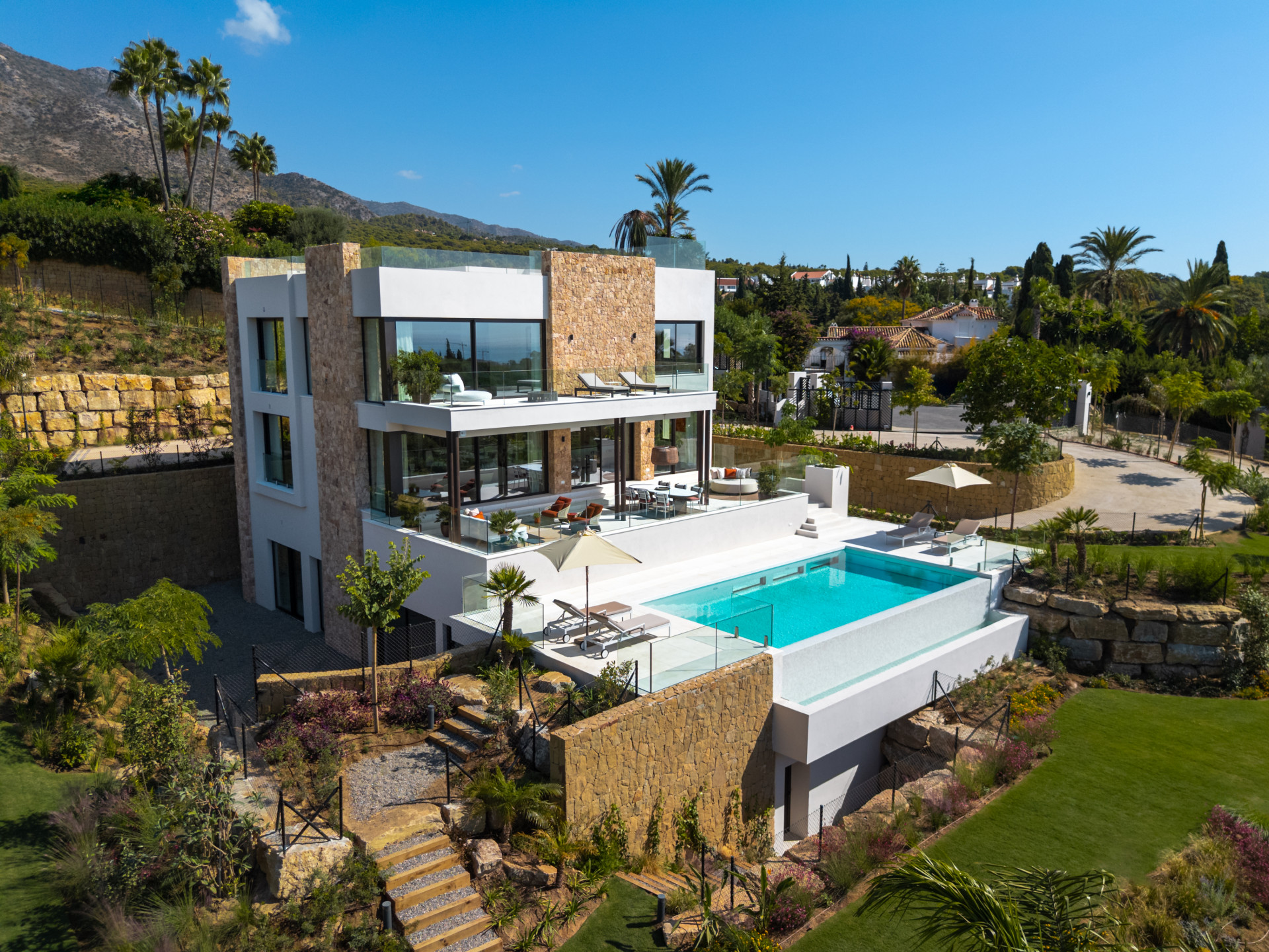 Image of Villa - 5 Bedrooms - 6 Bathrooms for Sale in Malaga-Marbella-Spain, Image 4