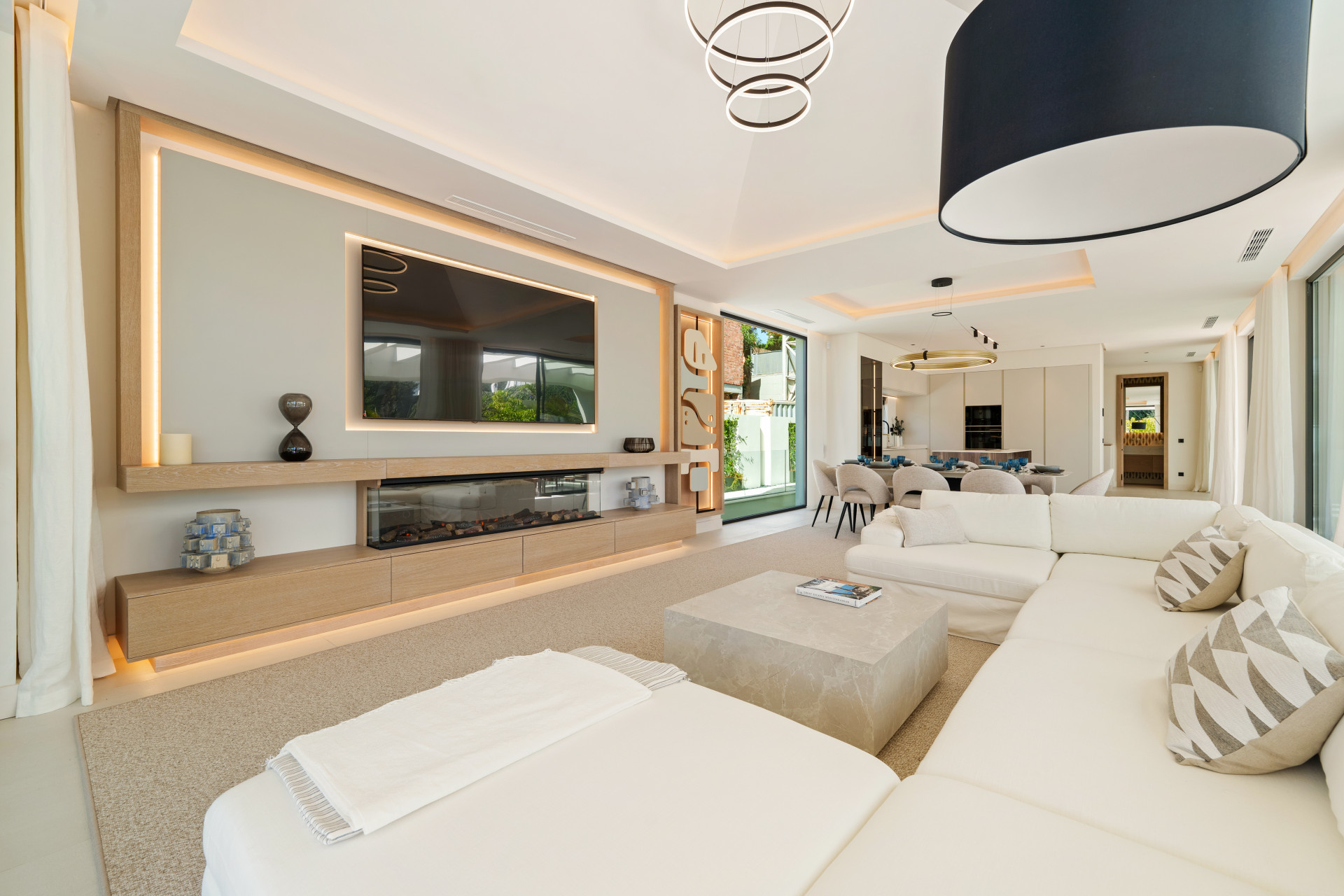Image of Villa - 5 Bedrooms - 5 Bathrooms for Sale in Malaga-San Pedro de Alcantara-Spain, Image 4