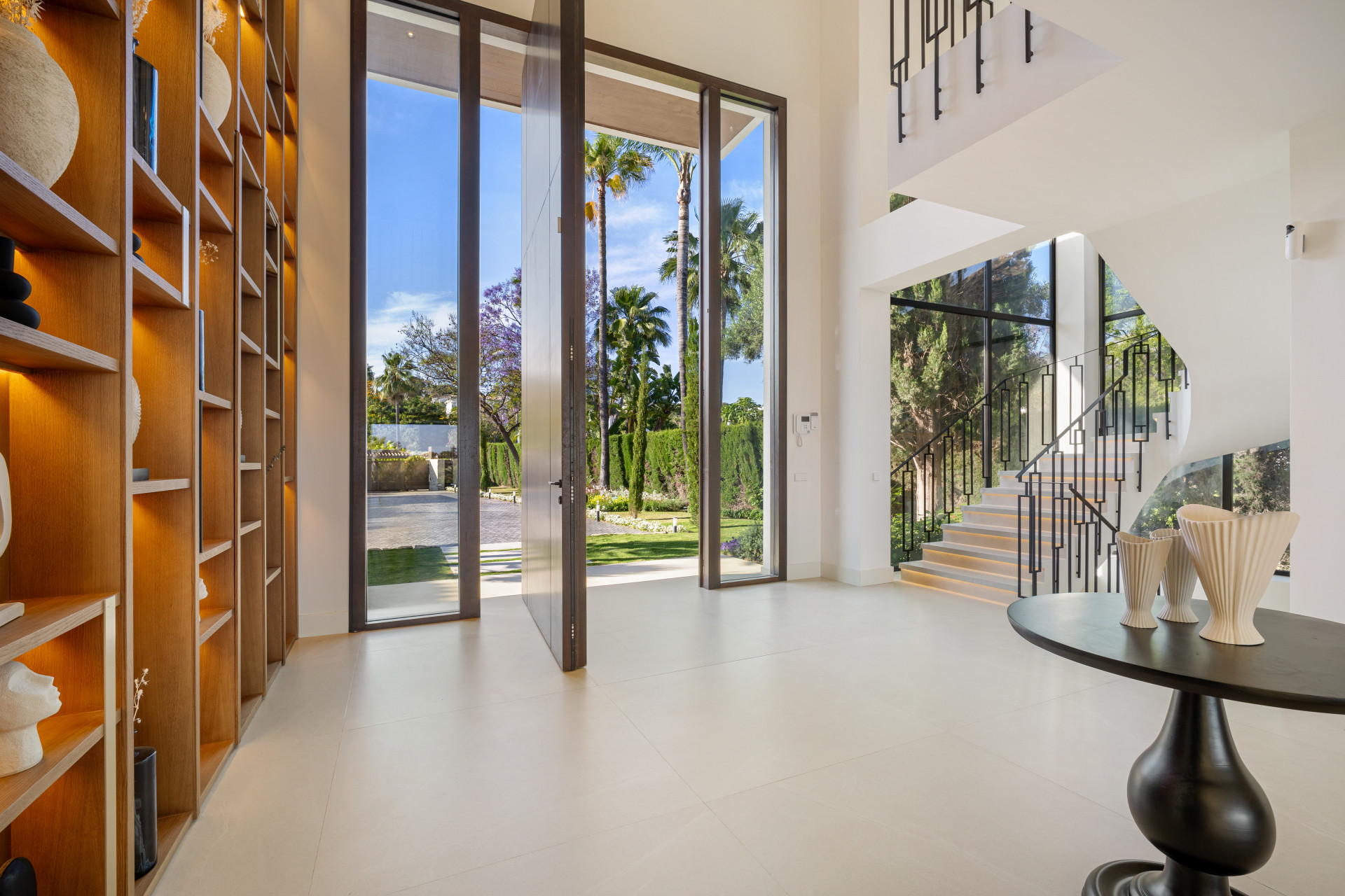  Image of Villa - 6 Bedrooms - 6 Bathrooms for sale in Malaga-Marbella-Spain, Image 9