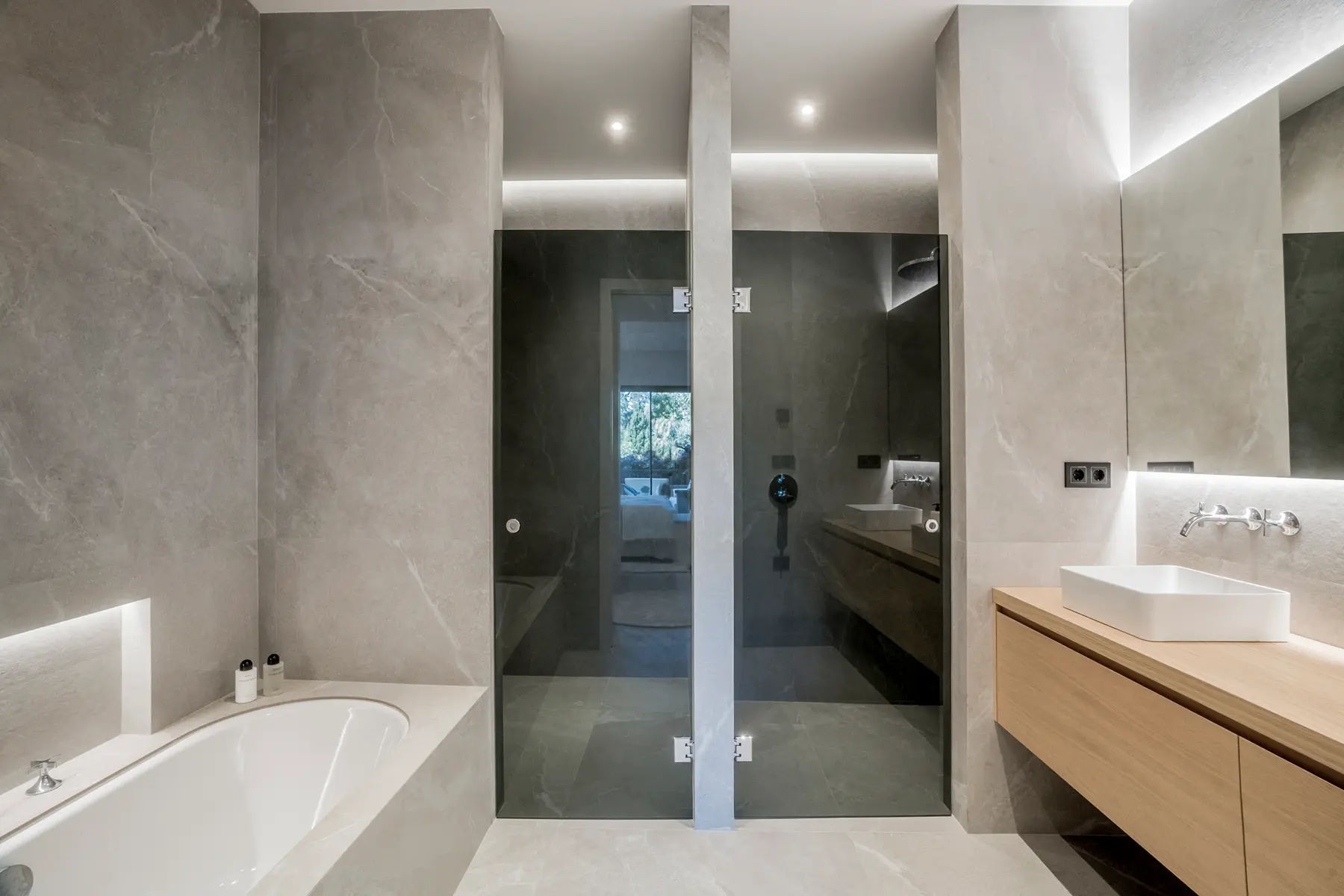  Image of Ground Floor Apartment - 3 Bedrooms - 3 Bathrooms for sale in Malaga-Marbella-Spain, Image 9