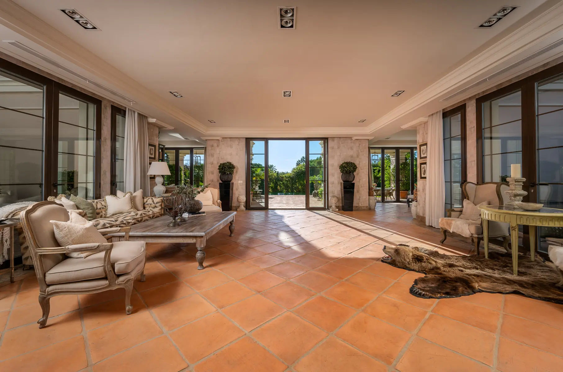  Image of Villa - 8 Bedrooms - 7 Bathrooms for sale in Malaga-San Pedro de Alcantara-Spain, Image 6