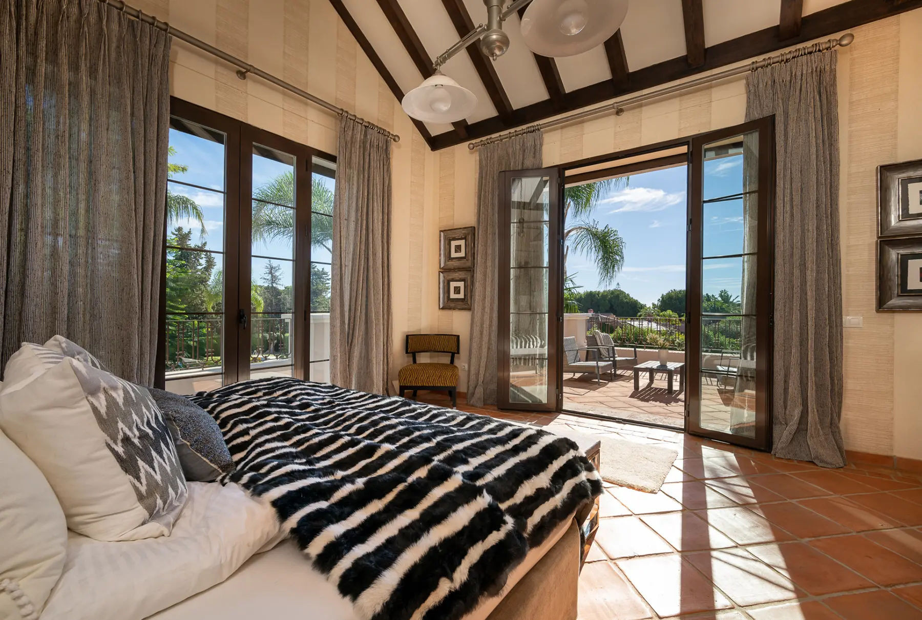  Image of Villa - 8 Bedrooms - 7 Bathrooms for sale in Malaga-San Pedro de Alcantara-Spain, Image 16