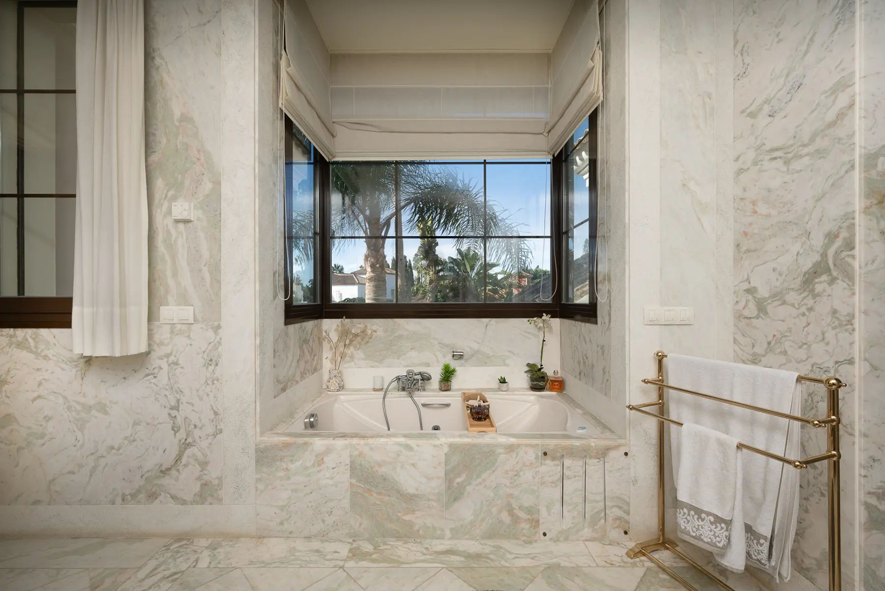  Image of Villa - 8 Bedrooms - 7 Bathrooms for sale in Malaga-San Pedro de Alcantara-Spain, Image 25