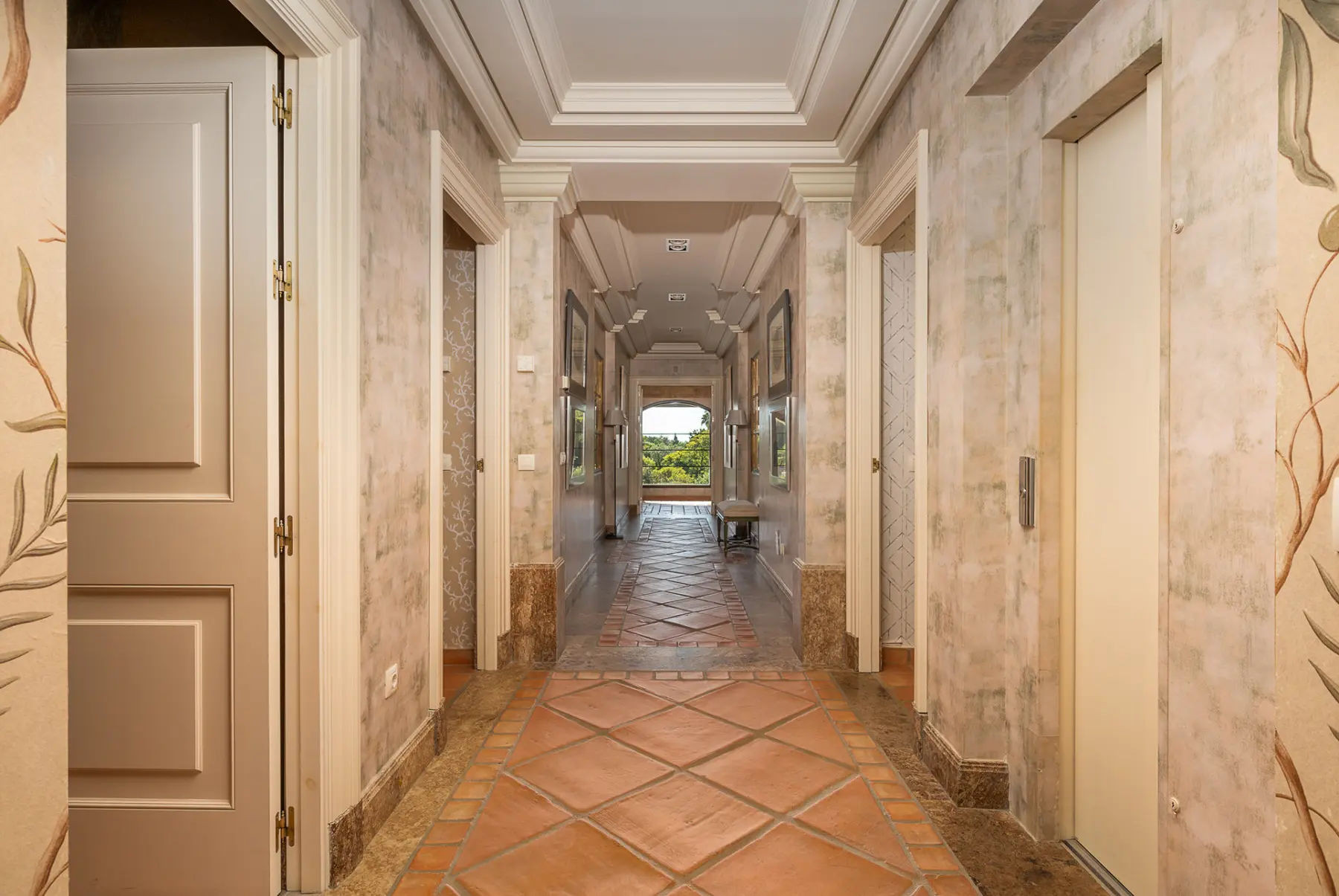  Image of Villa - 8 Bedrooms - 7 Bathrooms for sale in Malaga-San Pedro de Alcantara-Spain, Image 30
