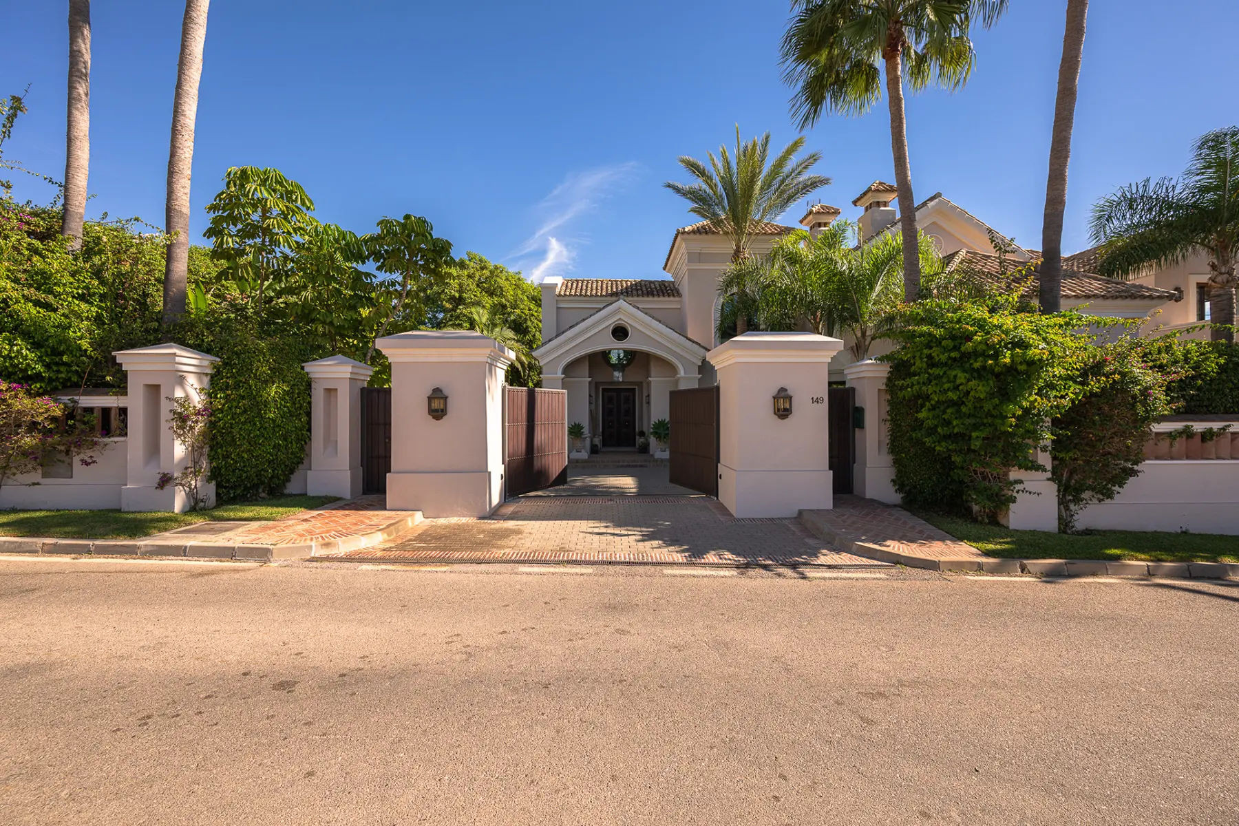 Image of Villa - 8 Bedrooms - 7 Bathrooms for sale in Malaga-San Pedro de Alcantara-Spain, Image 34