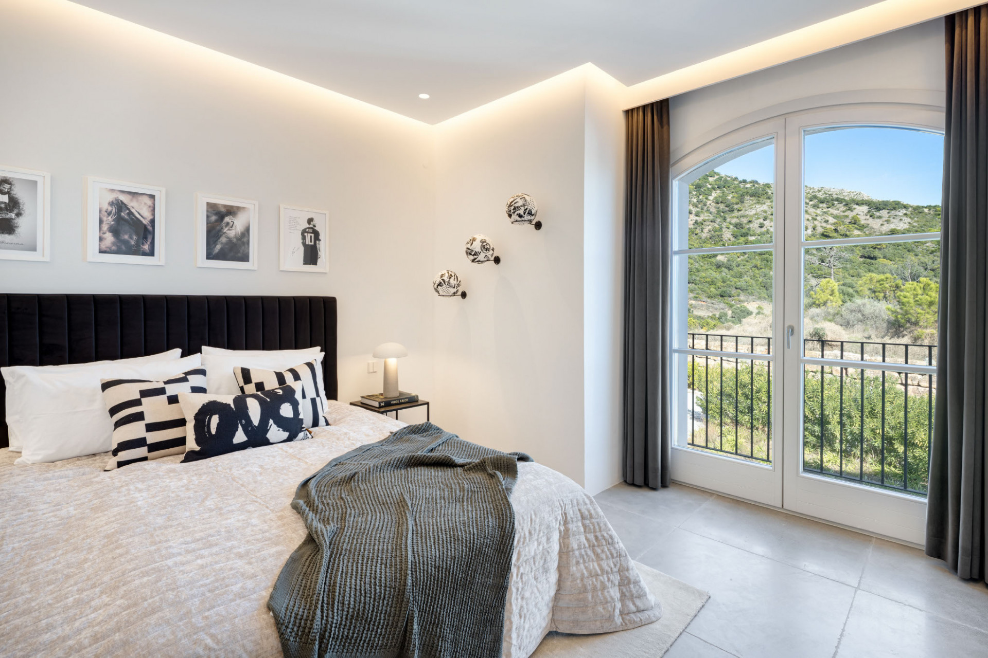  Image of Villa - 7 Bedrooms - 6 Bathrooms for sale in Malaga-Benahavis-Spain, Image 32