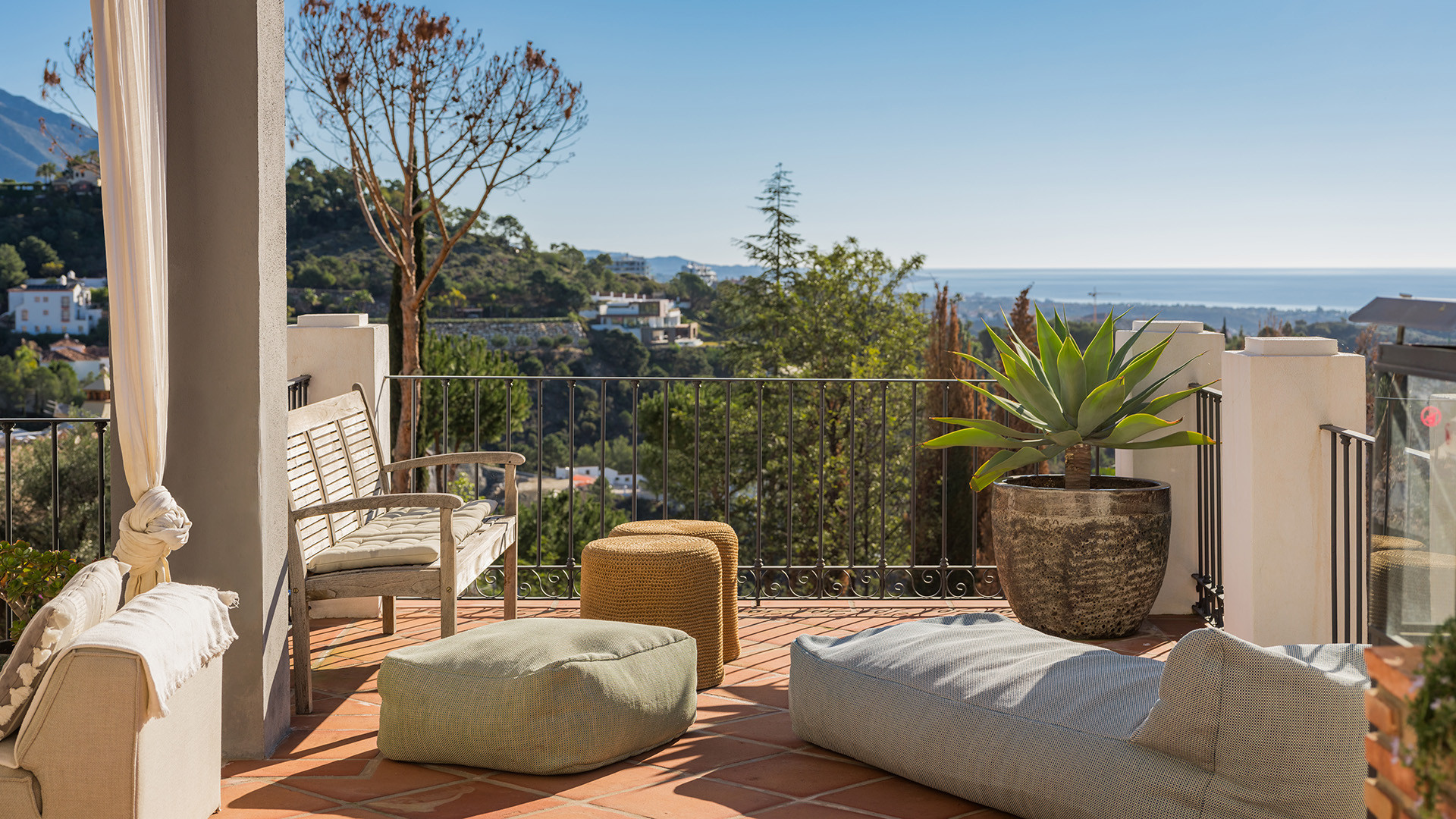  Image of Villa - 4 Bedrooms - 4 Bathrooms for sale in Malaga-Benahavis-Spain, Image 6