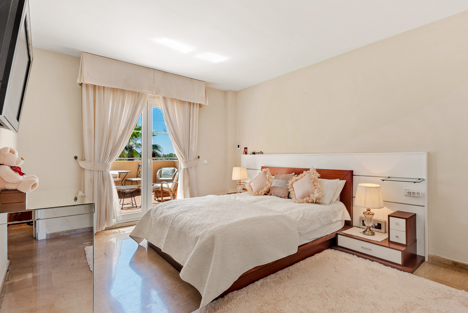  Image of Apartment - 3 Bedrooms - 2 Bathrooms for sale in Malaga-Marbella-Spain, Image 6