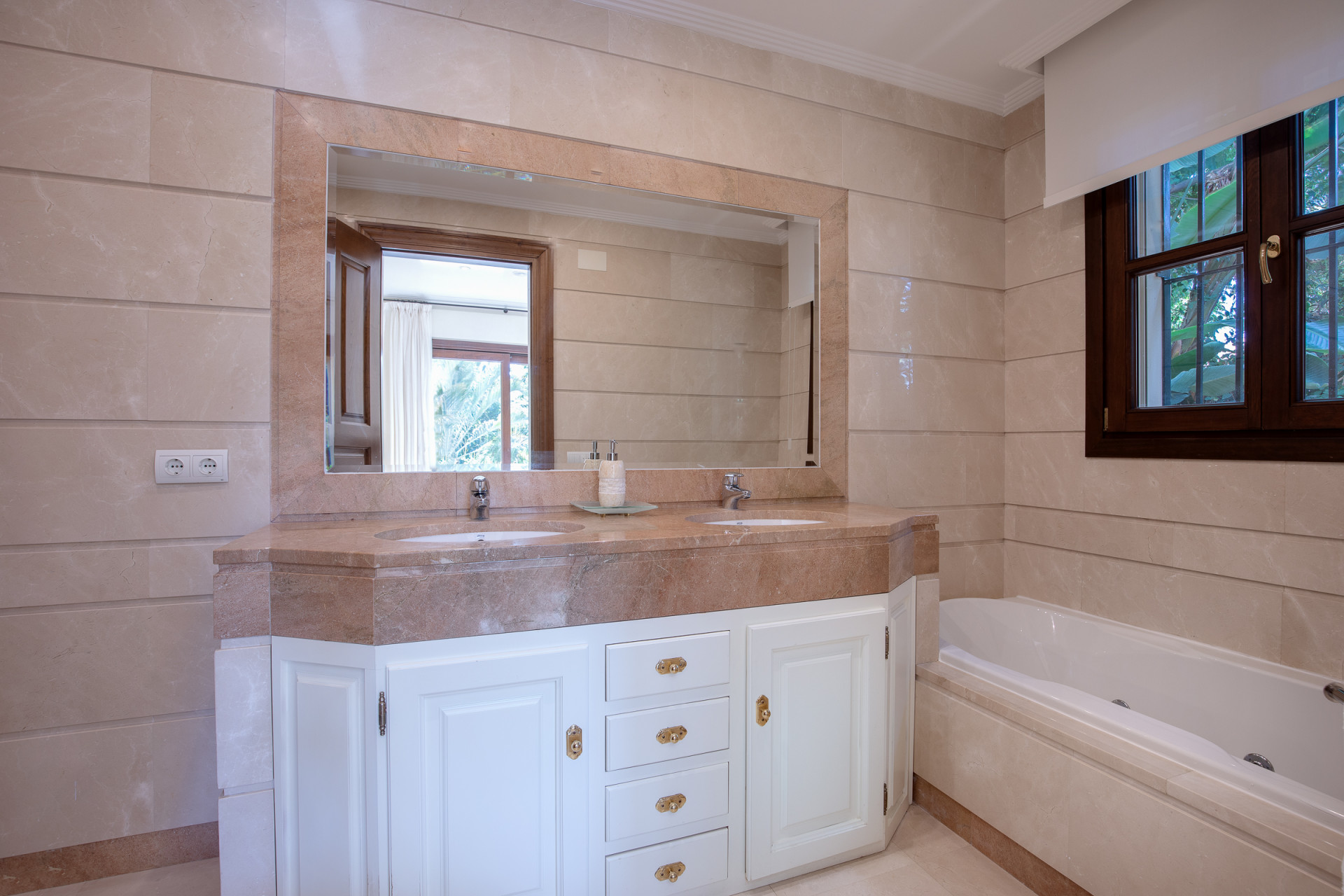  Image of Villa - 6 Bedrooms - 6 Bathrooms for sale in Malaga-Benahavis-Spain, Image 24