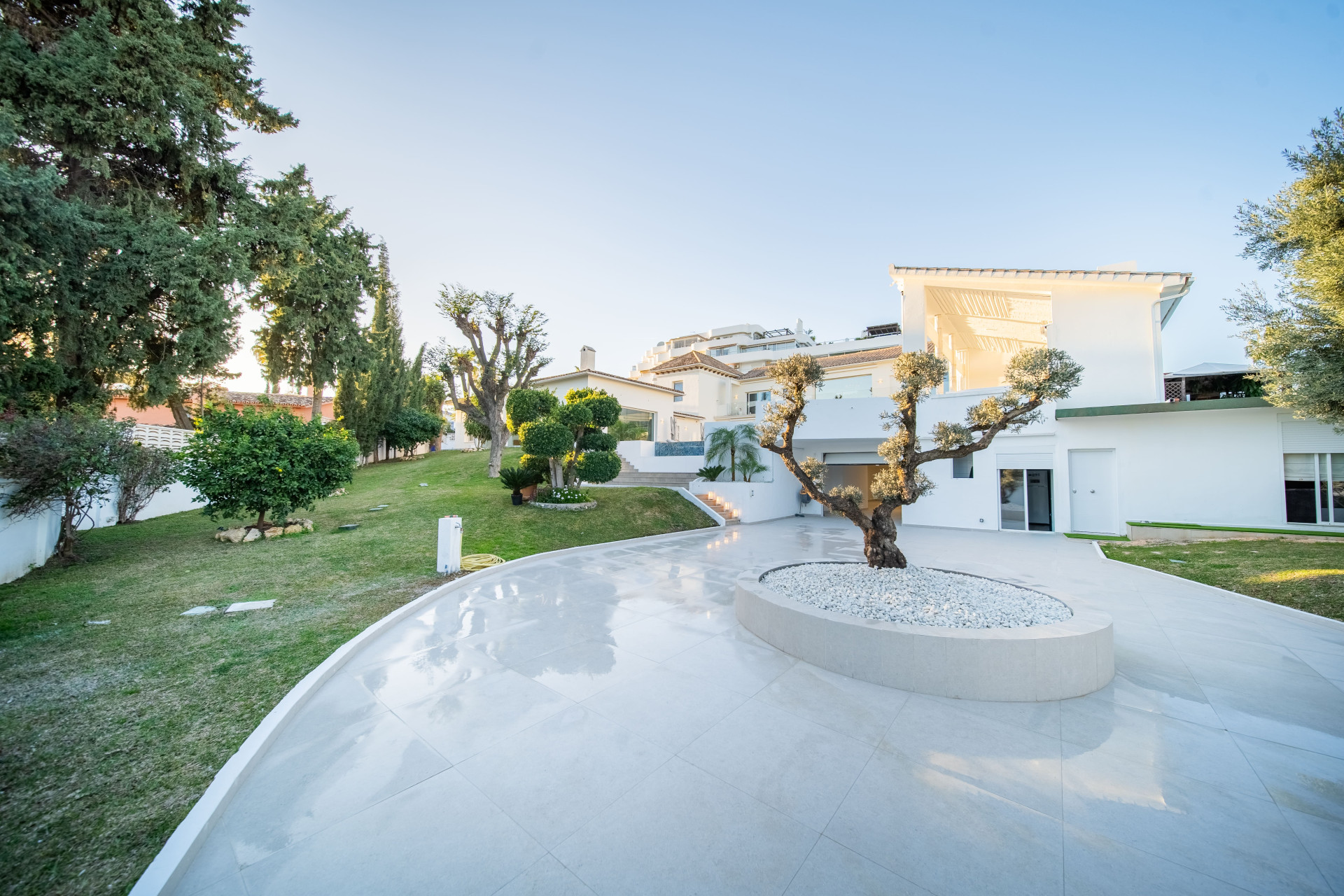  Image of Villa - 7 Bedrooms - 7 Bathrooms for sale in Malaga-San Pedro de Alcantara-Spain, Image 16